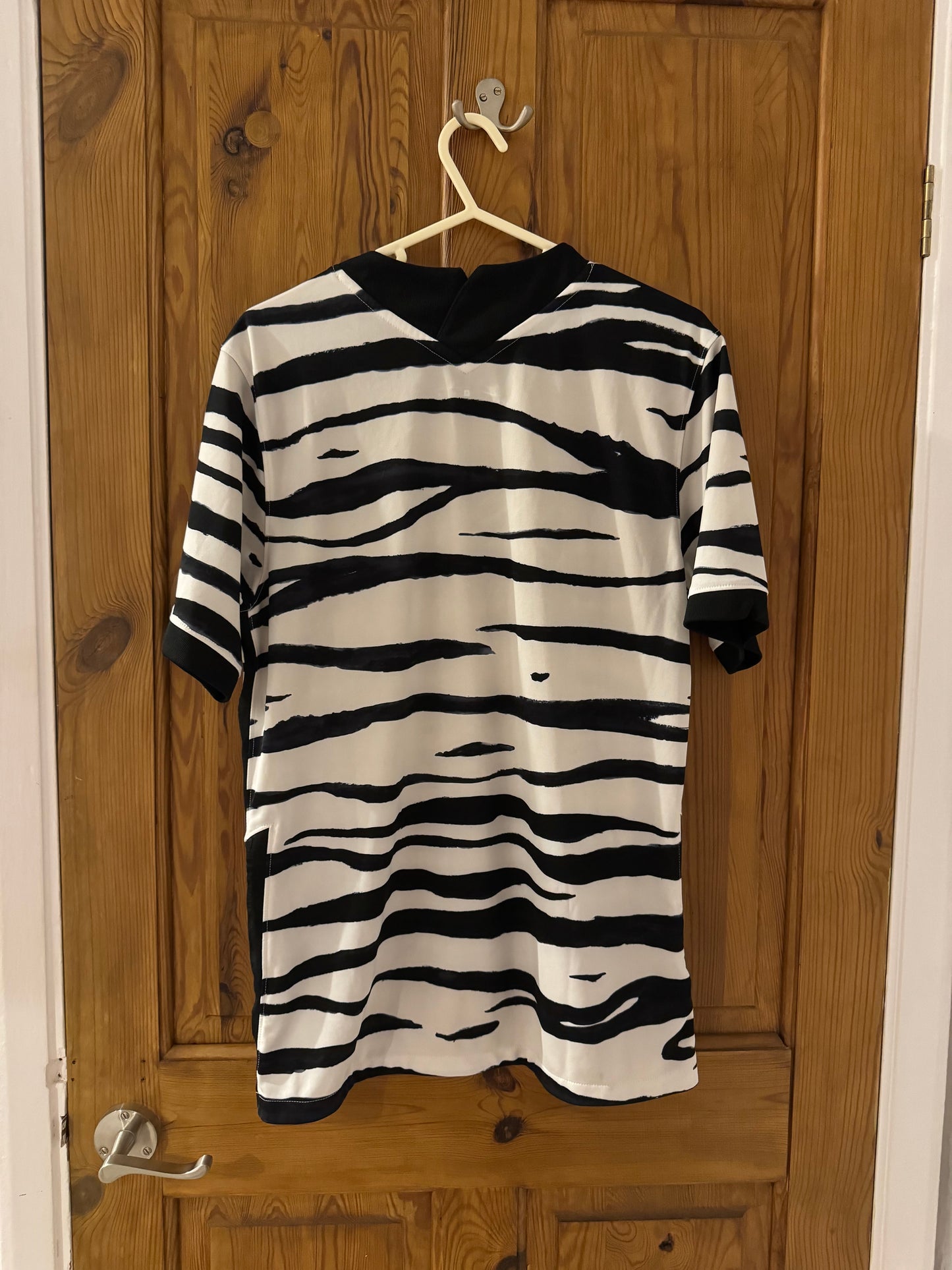 South Korea Football Shirt - 2020 / 2021 - Away - Medium - Rare Future Classic!