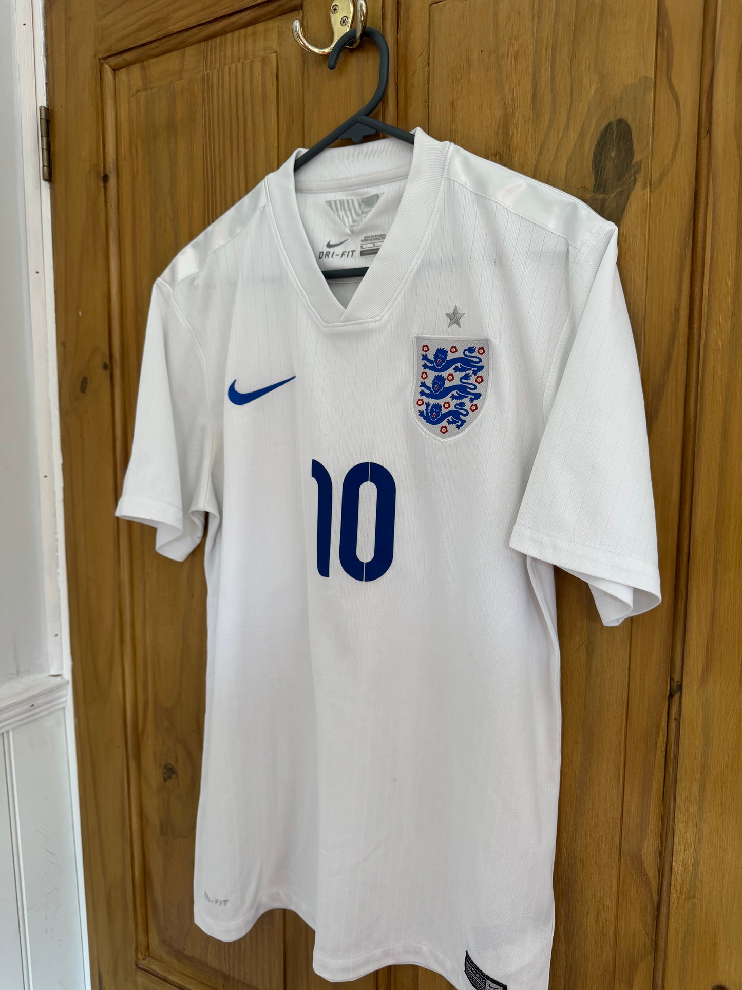 England Football Shirt - 2014 - Home - Medium - #10 Wayne Rooney