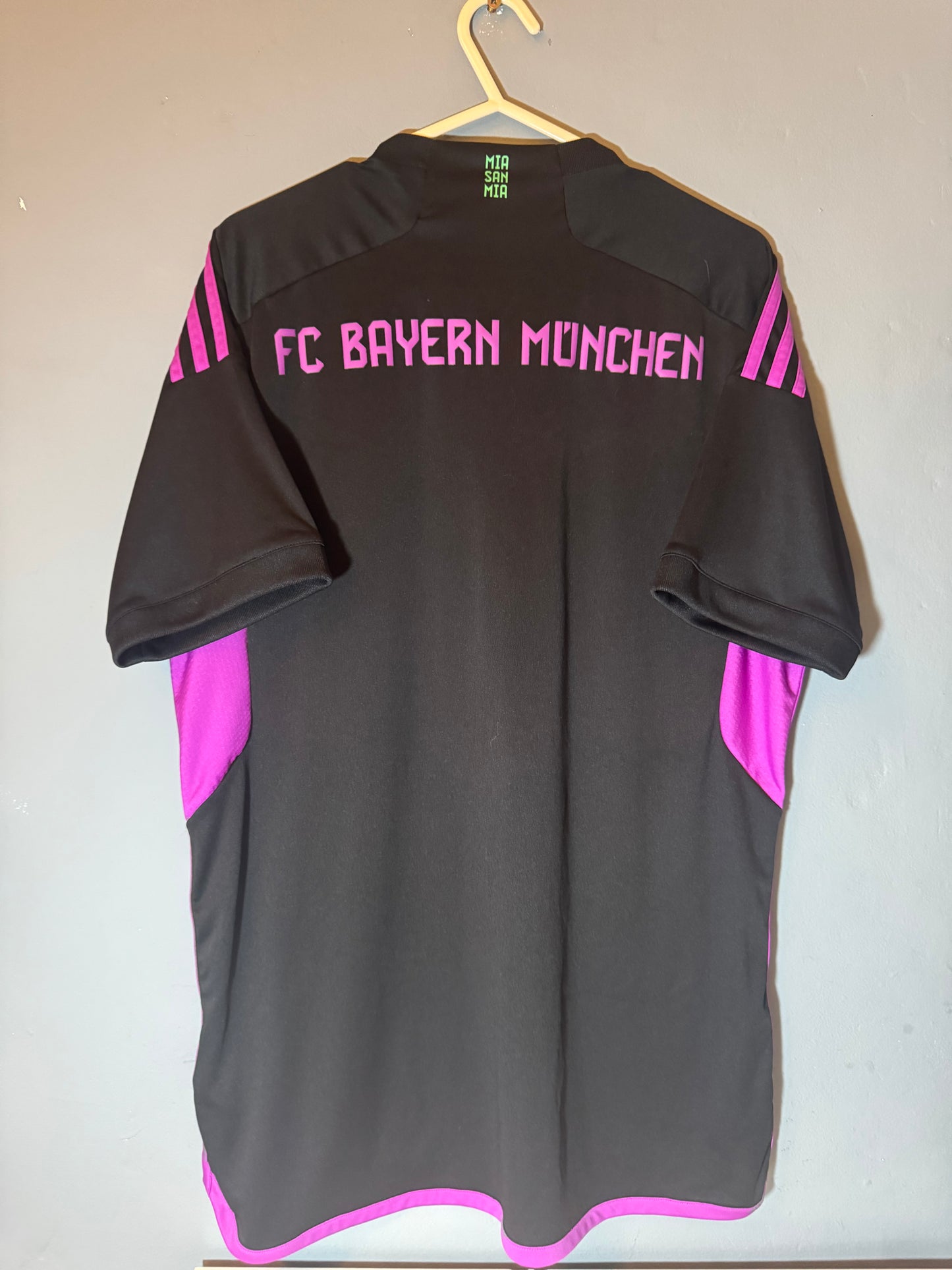 Bayern Munich Football Shirt - 2023 / 2024 - Away - Large