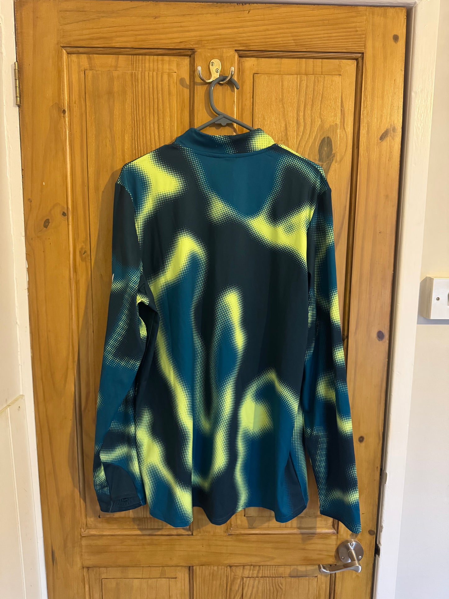 Luton Town Football Shirt - 1/4 Zip - Training Top - 2024 / 2025 - Large - BNWT