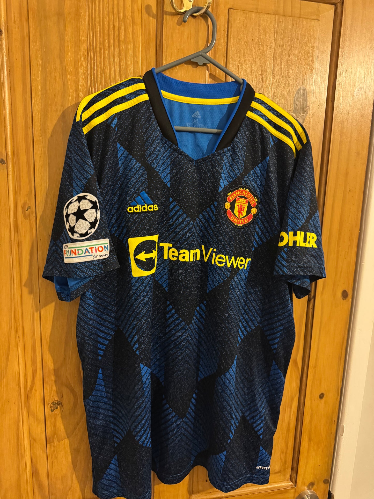 Manchester United Football Shirt - 2021 / 2022 - Third - XL - 7 Ronaldo CL Patch