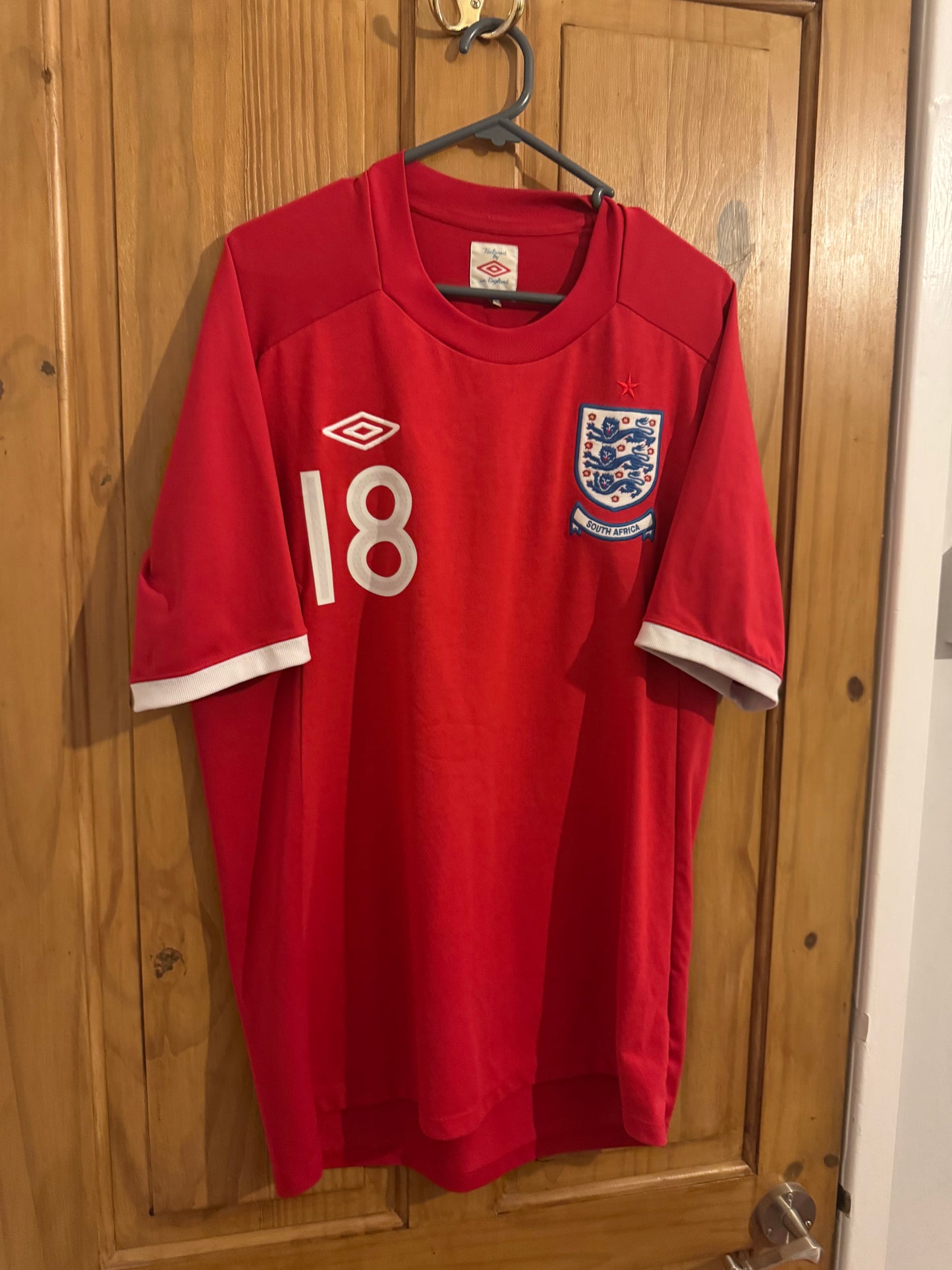 England Football Shirt - 2010 - Away - Large - #18 Jamie Carragher