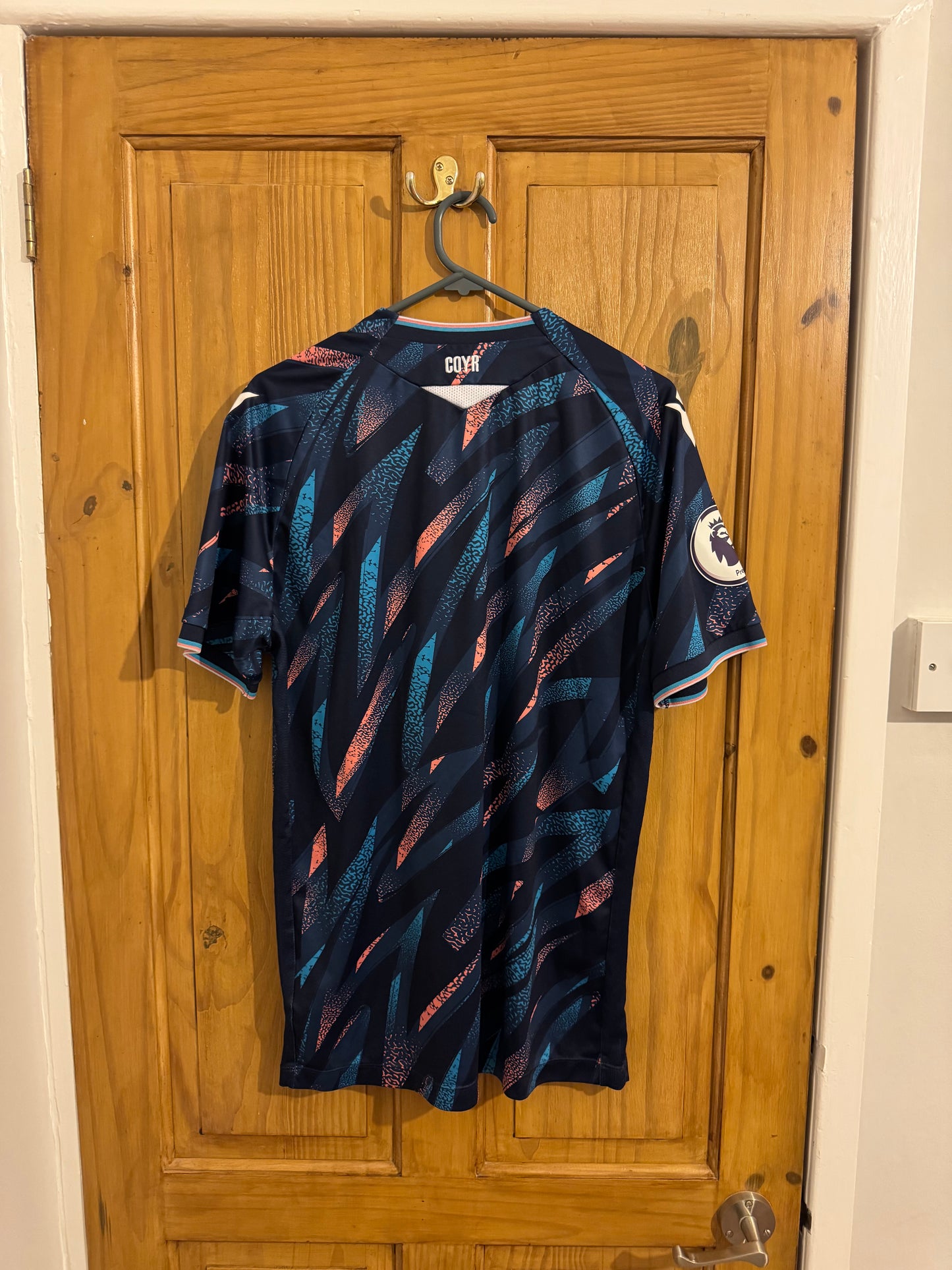 Nottingham Forest Football Shirt - 2022 / 2023 - Third - Large - With Sponsor
