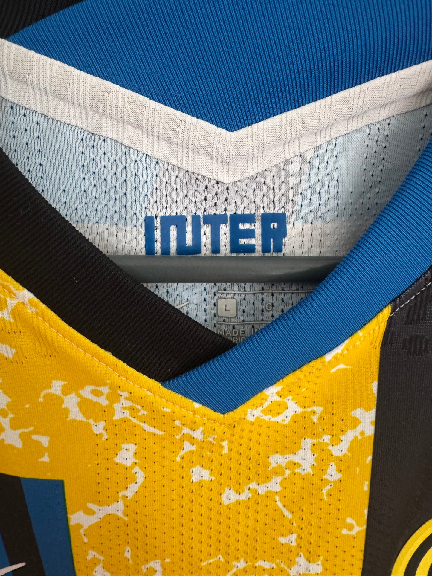 Inter Milan Football Shirt - 2020 / 2021 - Fourth - Large - Vaporknit