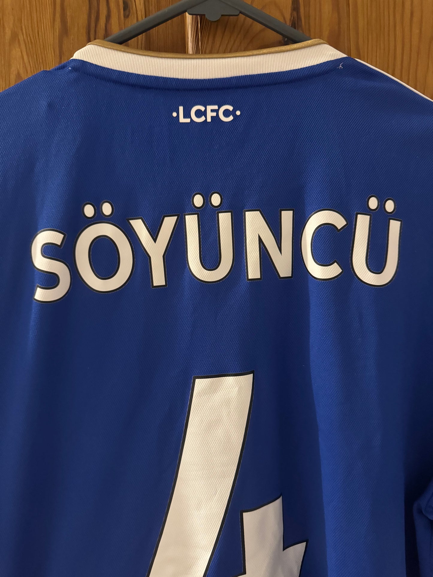 Leicester City Football Shirt - 2021 / 2022 - Home - Large - #4 Soyuncu