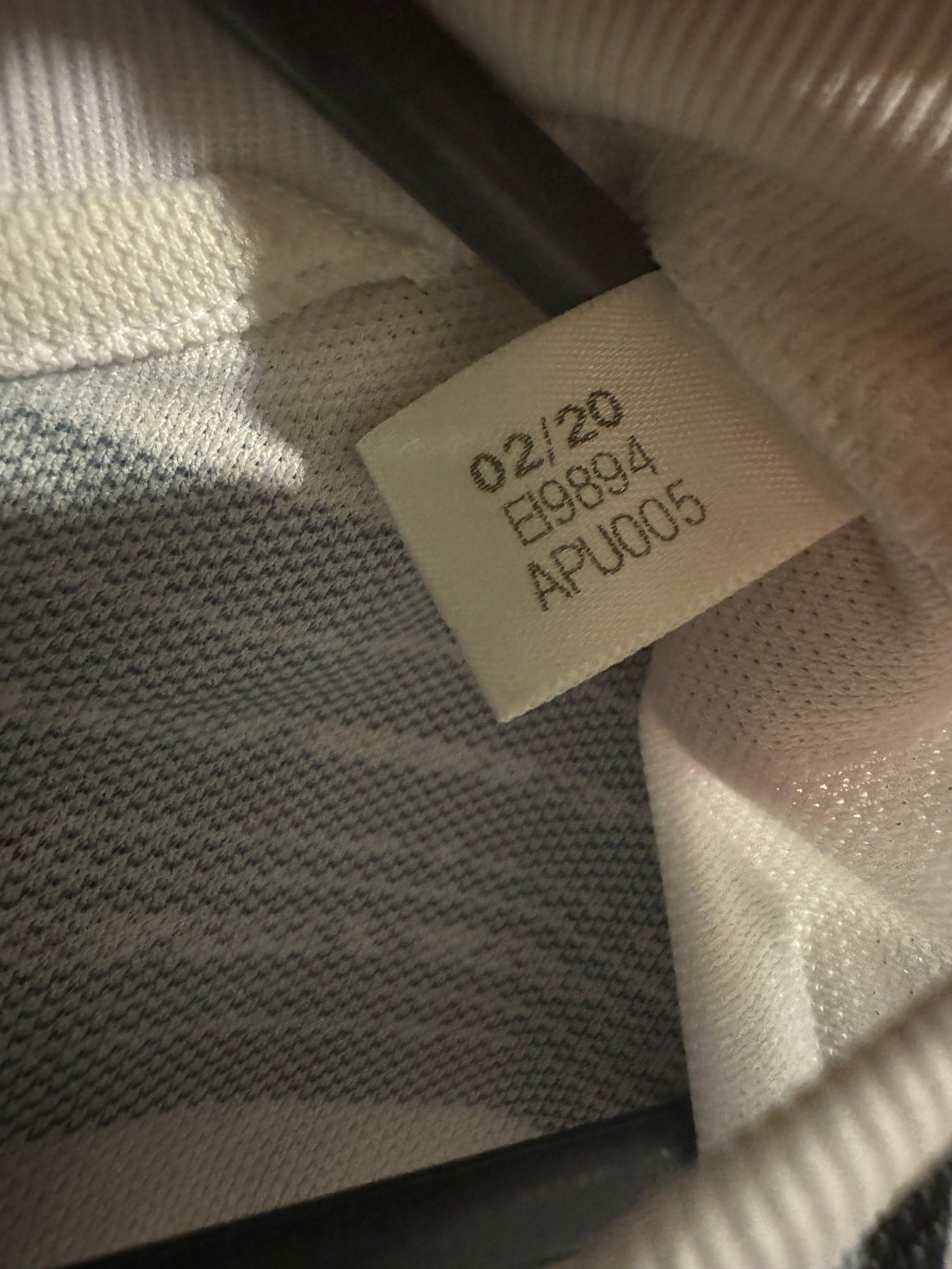 Juventus Football Shirt - 2020 / 2021 - Home - Medium - #8 Aaron Ramsey