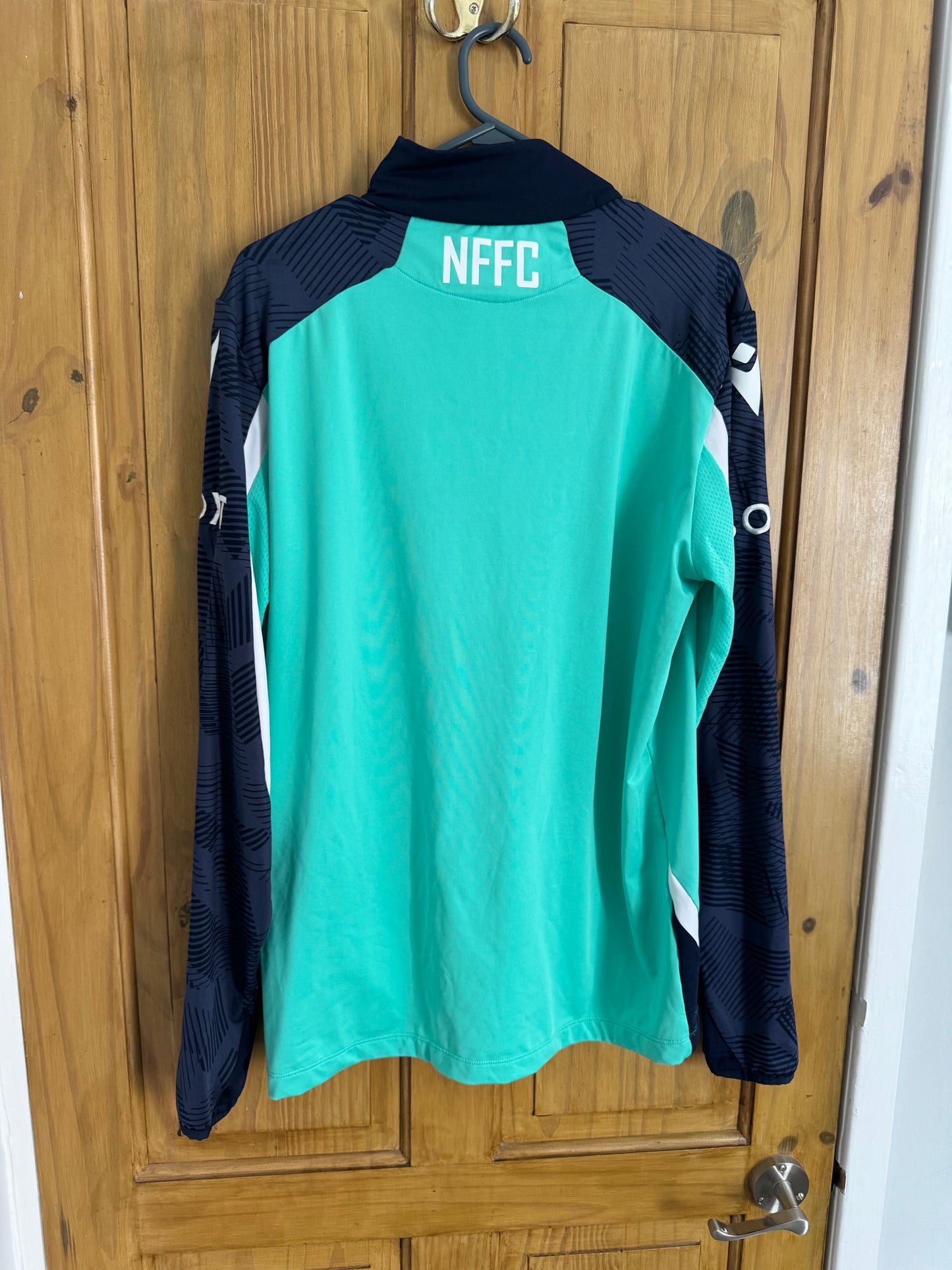 Nottingham Forest Football Top - 2021 / 2022 - Training 1/4 Zip Sweatshirt - Medium