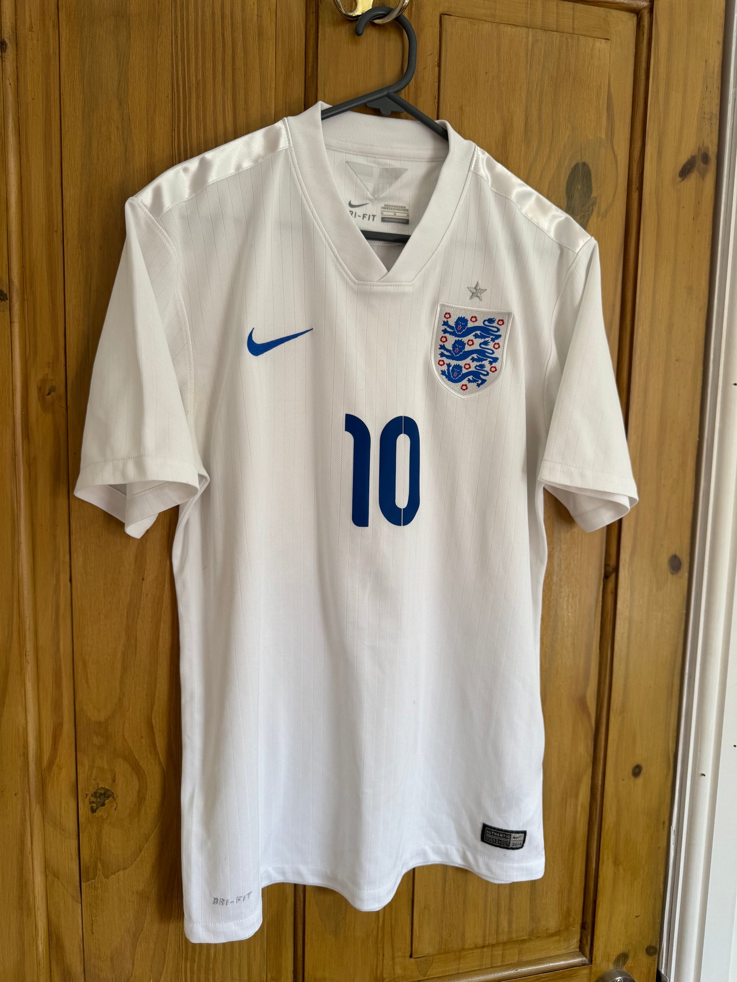 England Football Shirt - 2014 - Home - Medium - #10 Wayne Rooney