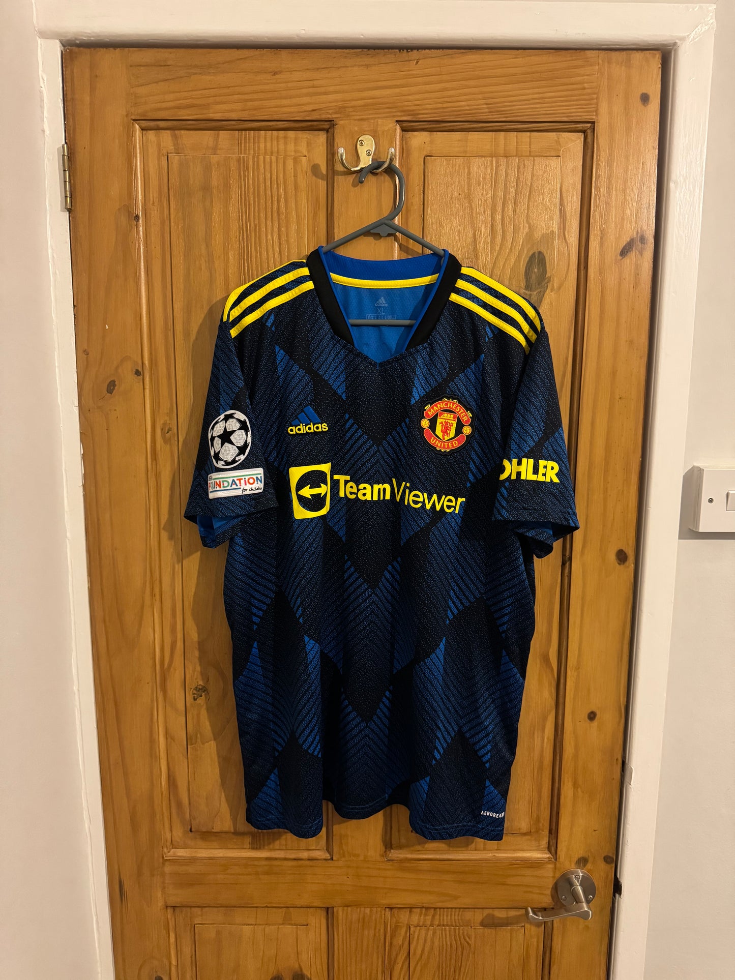 Manchester United Football Shirt - 2021 / 2022 - Third - XL - 7 Ronaldo CL Patch