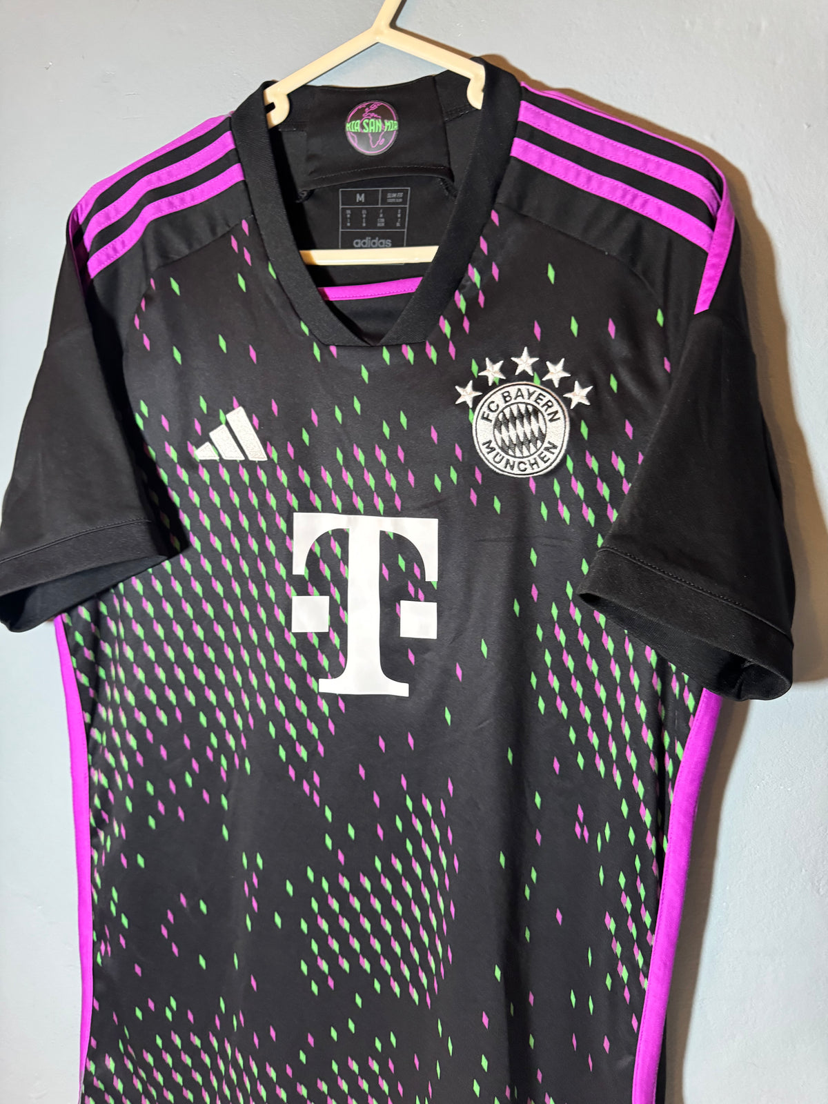Bayern Munich Football Shirt - 2023 / 2024 - Away - Medium - #9 Harry Kane