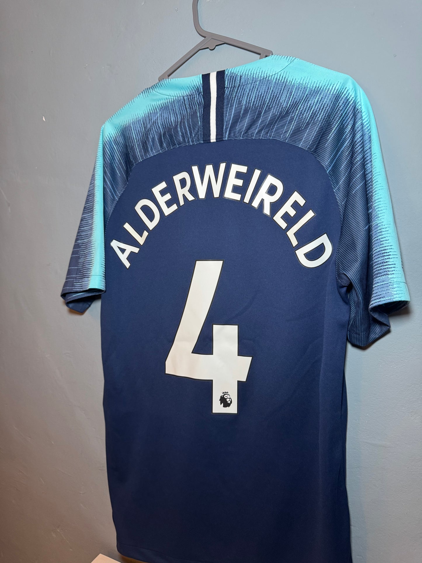 Tottenham Hotspur Football Shirt - 2018 / 2019 - Away - Medium - #4 Alderweireld