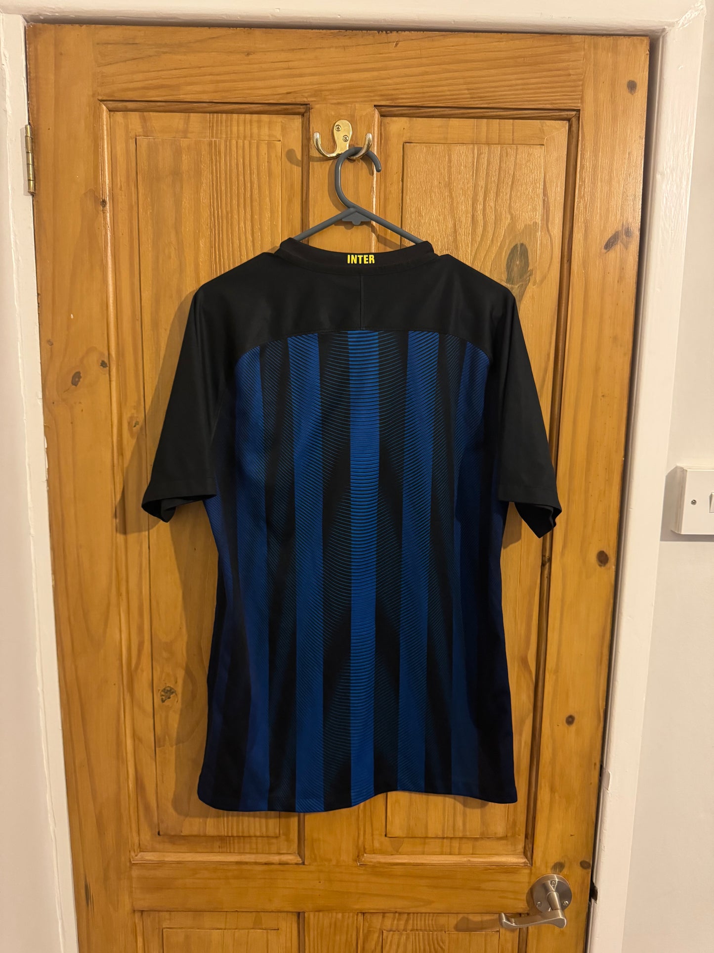 Inter Milan Football Shirt - 2016 / 2017 - Home - Medium - Rare