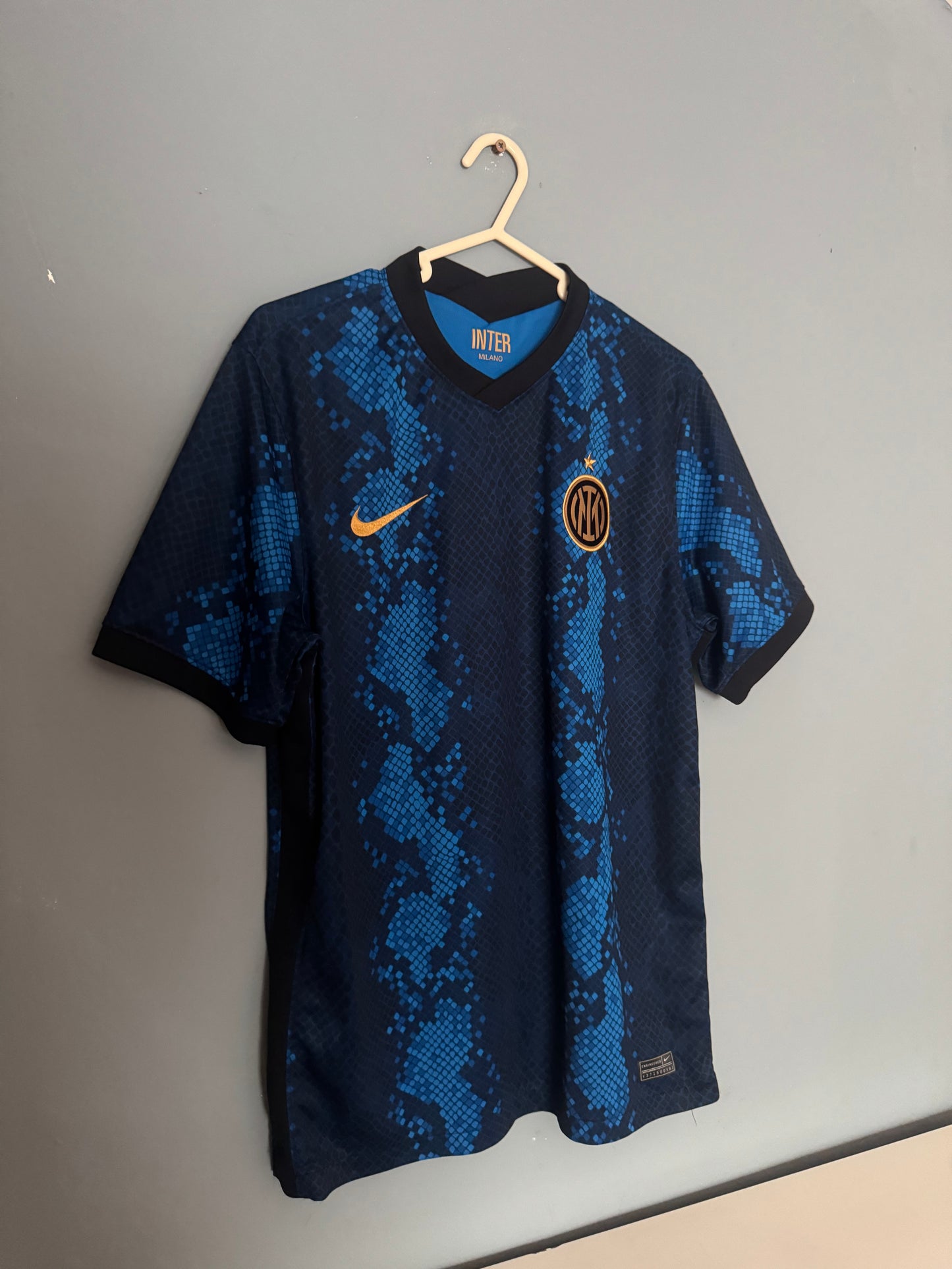 Inter Milan Football Shirt - 2021 / 2022 - Home - Medium