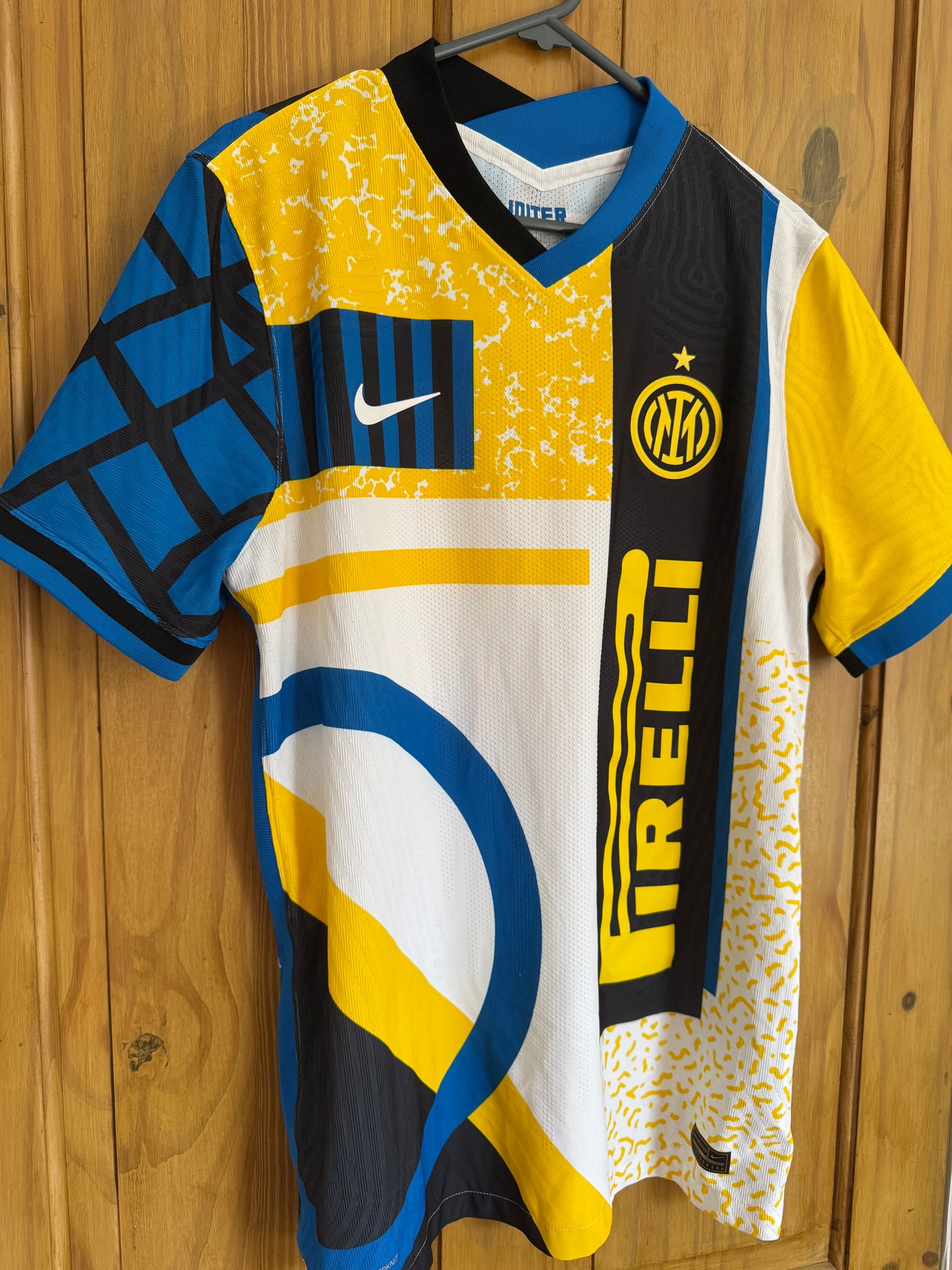 Inter Milan Football Shirt - 2020 / 2021 - Fourth - Large - Vaporknit