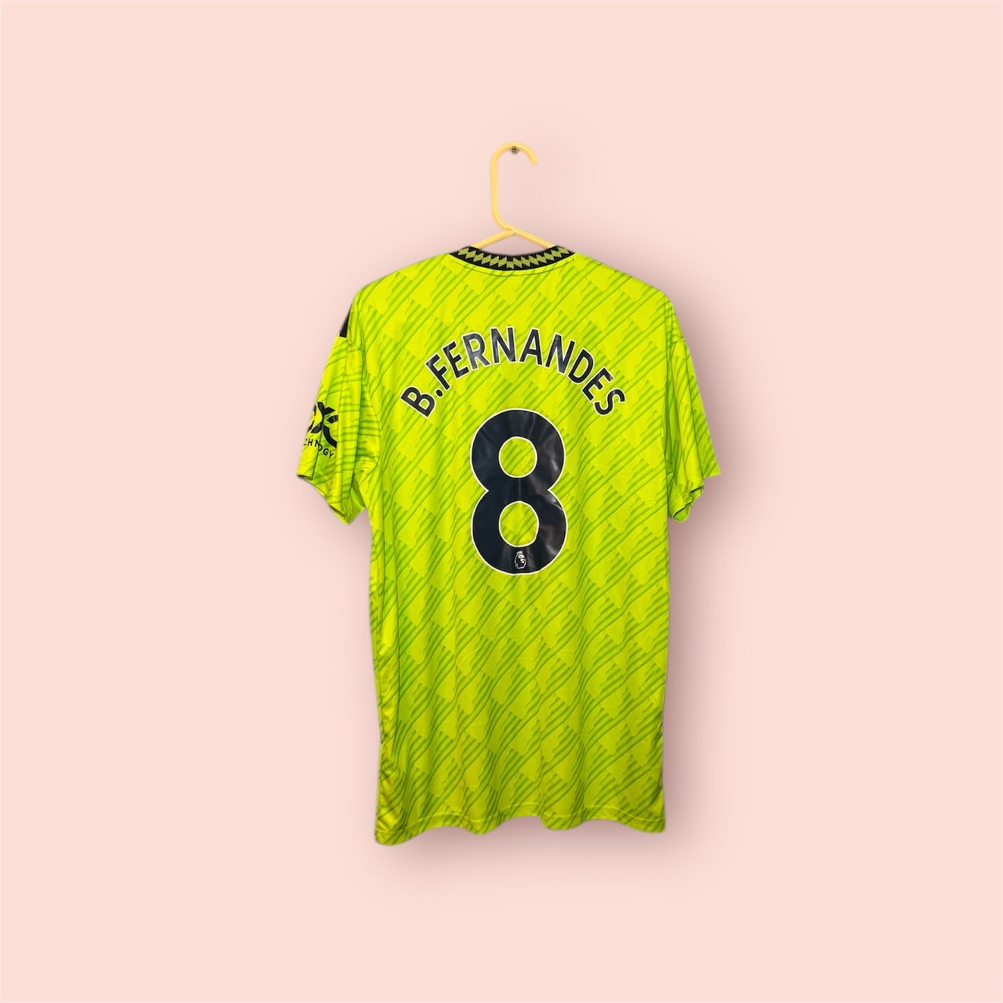 Manchester United Football Shirt - 2022 / 2023 - Third - Large - #8 Bruno Fernandes