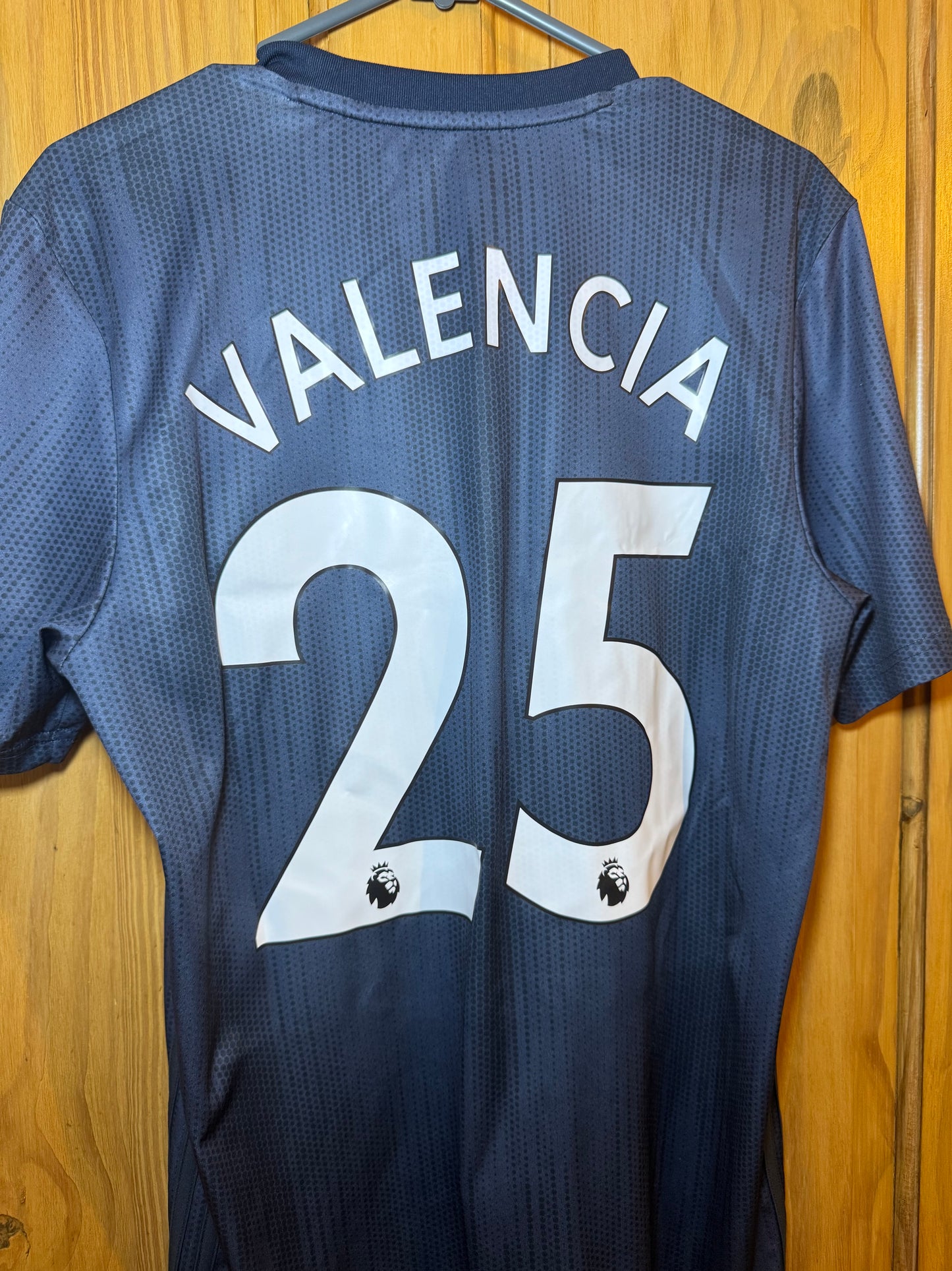 Manchester United Football Shirt - 2018 / 2019 - Third - Medium - #25 Valencia
