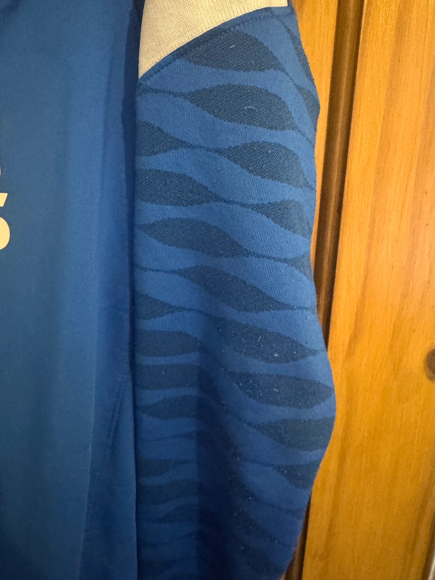 Brighton & Hove Albion Football Shirt - 2023 / 2024 - 1/4 Zip - Small