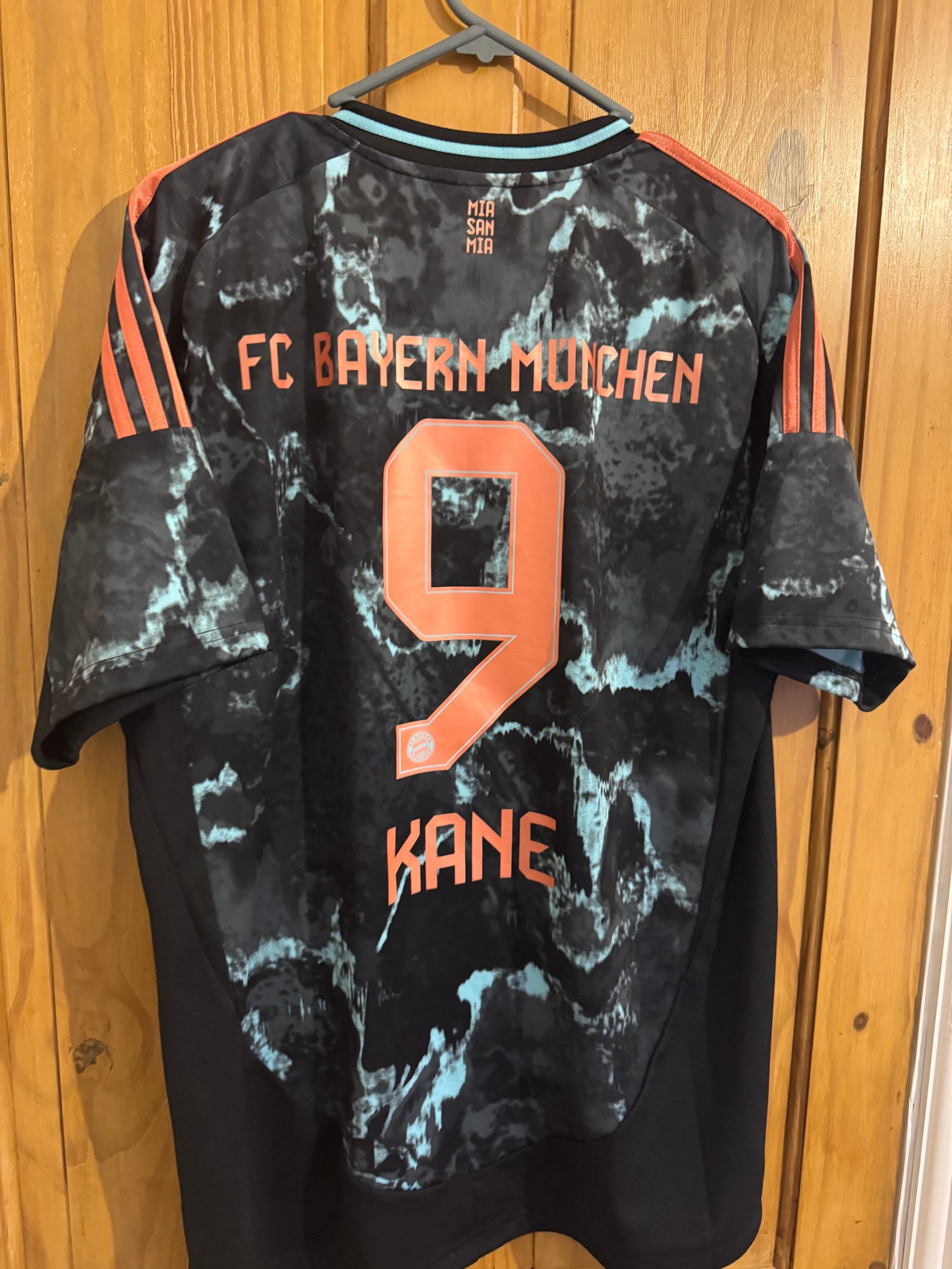 Bayern Munich Football Shirt - 2024 / 2025 - Away - Large - #9 Harry Kane