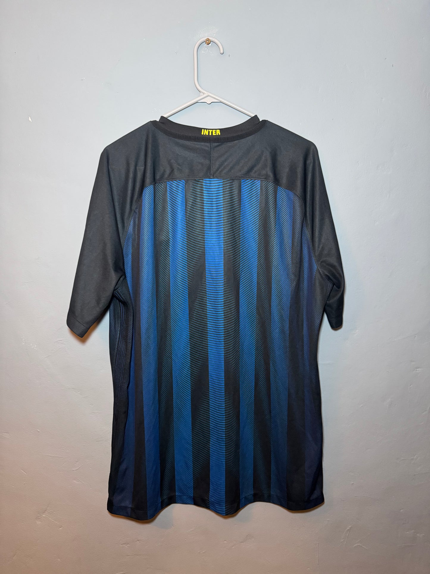 Inter Milan Football Shirt - 2016 / 2017 - Home - XL