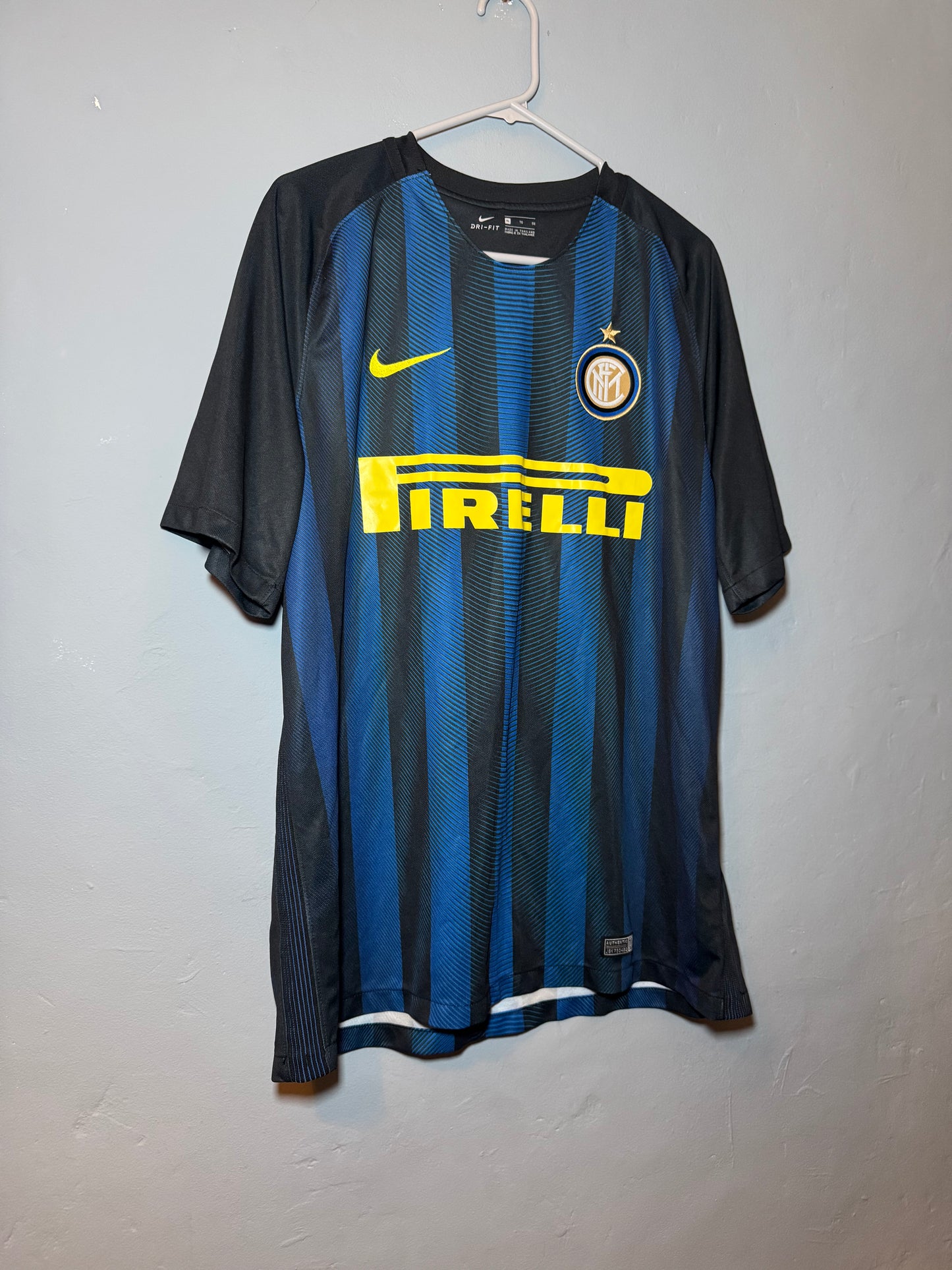 Inter Milan Football Shirt - 2016 / 2017 - Home - XL