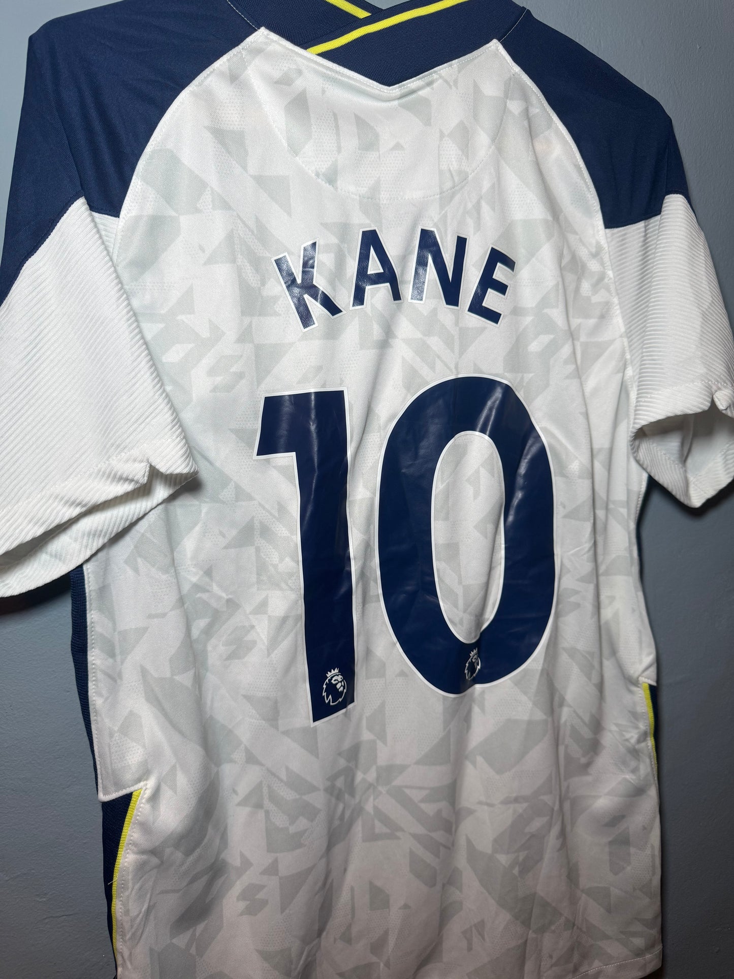 Tottenham Hotspur Football Shirt - 2020 / 2021 - Home - Medium - #10 Harry Kane