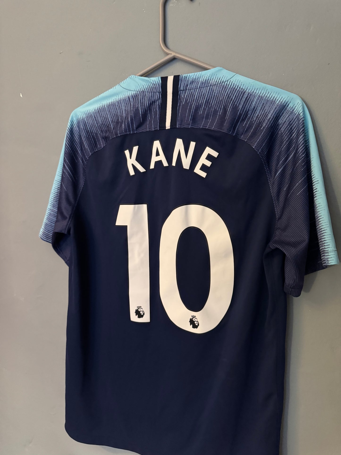 Tottenham Hotspur Football Shirt - 2018 / 2019 - Away - Medium - #10 Harry Kane
