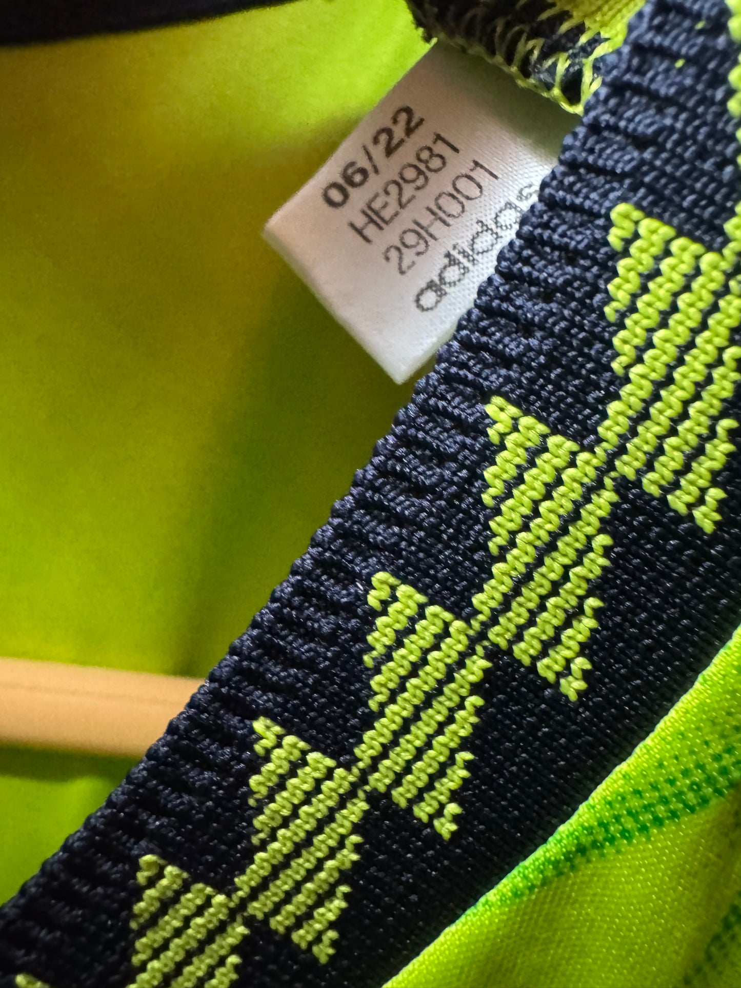 Manchester United Football Shirt - 2022 / 2023 - Third - Large - #8 Bruno Fernandes