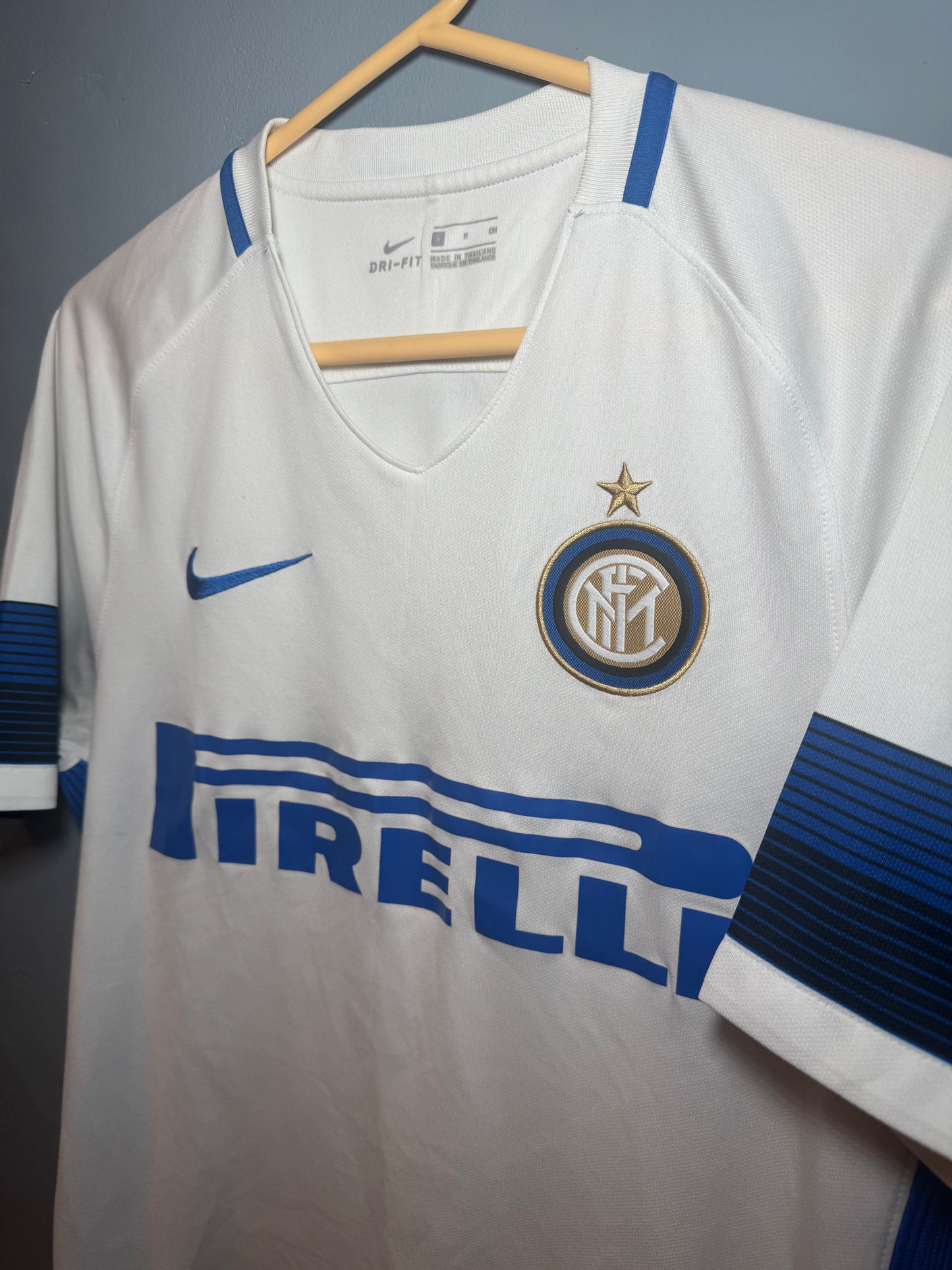 Inter Milan Football Shirt - 2016 / 2017 - Away - Small