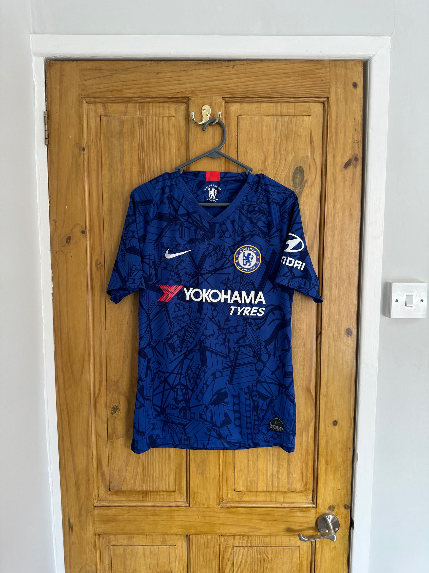 Chelsea Football Shirt - 2019 / 2020 - Home - Small
