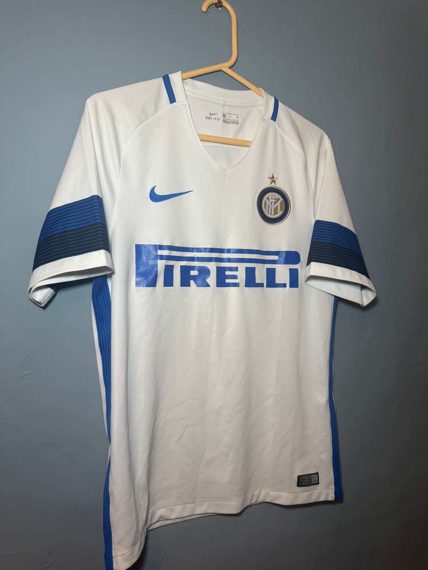 Inter Milan Football Shirt - 2016 / 2017 - Away - Small