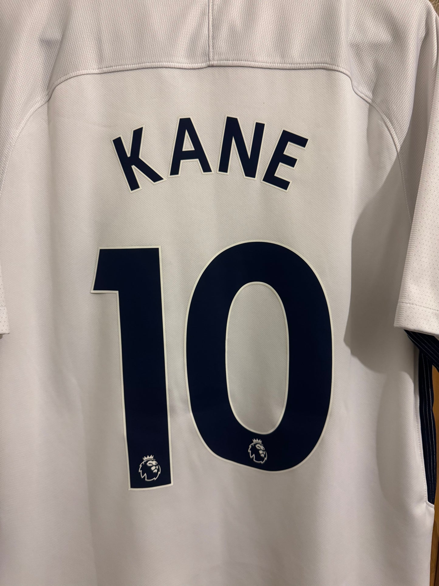 Tottenham Hotspur Football Shirt - 2017 / 2018 - Home - Large - #10 Harry Kane