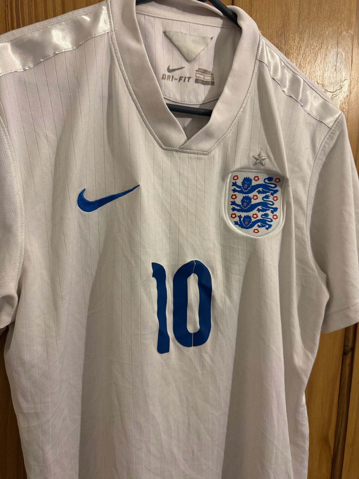 England Football Shirt - 2014 - Home - Large - #10 Wayne Rooney