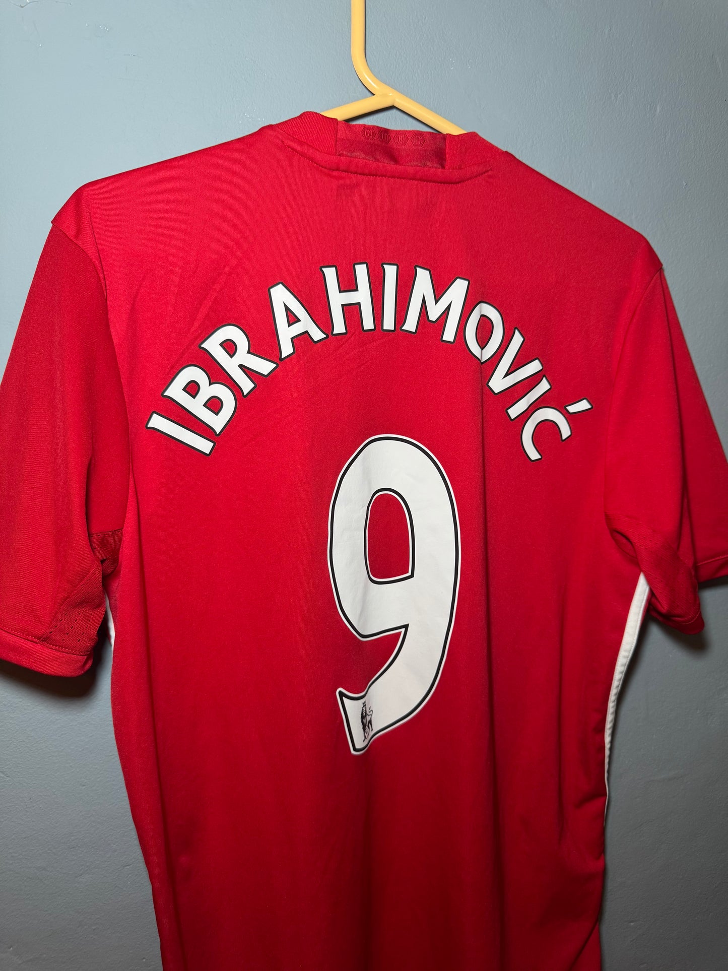 Manchester United Football Shirt - 2016 / 2017 - Home - Medium - #9 Zlatan Ibrahimovic