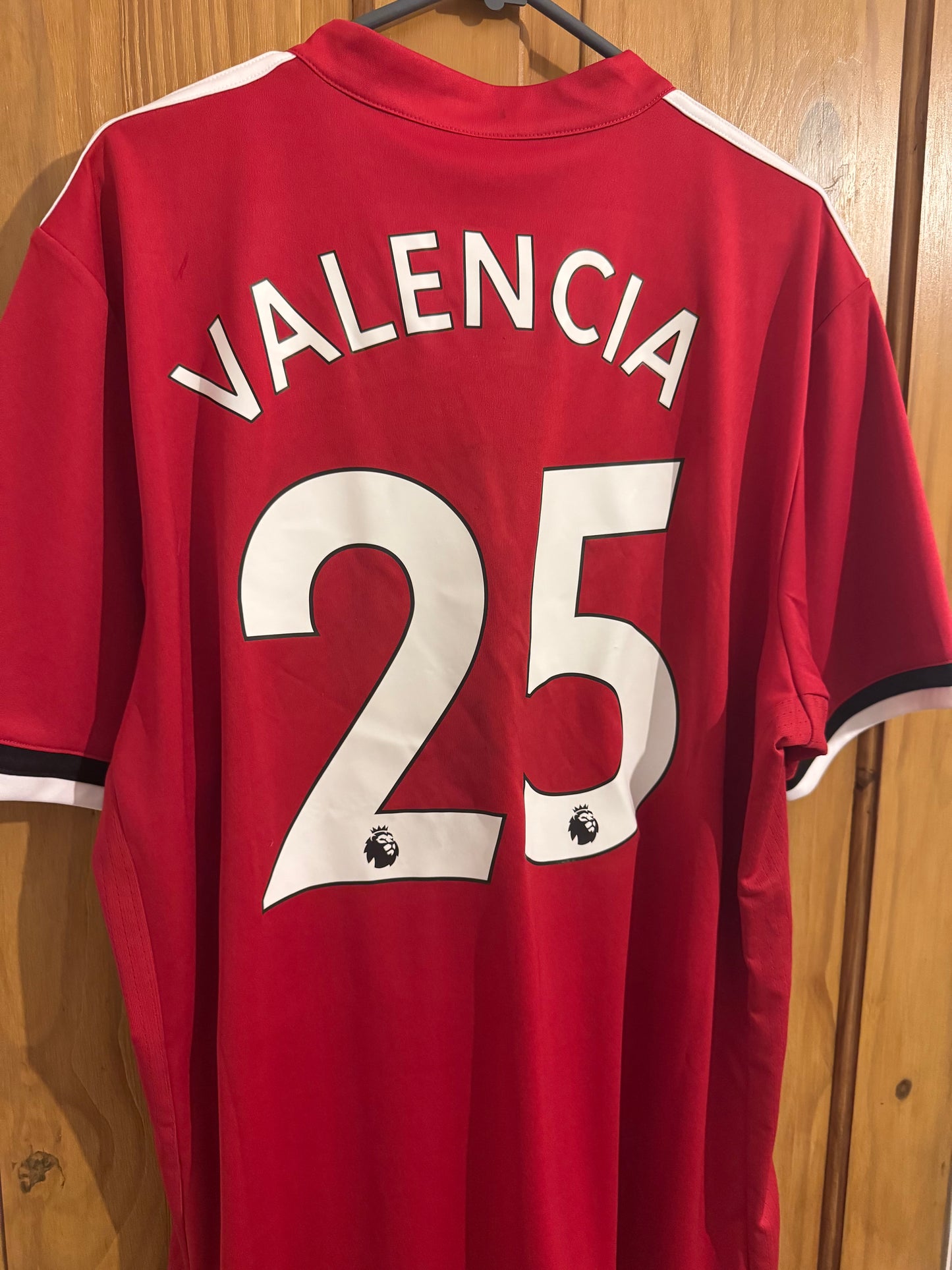 Manchester United Football Shirt - 2017/2018 - Home - XL - #25 Valencia