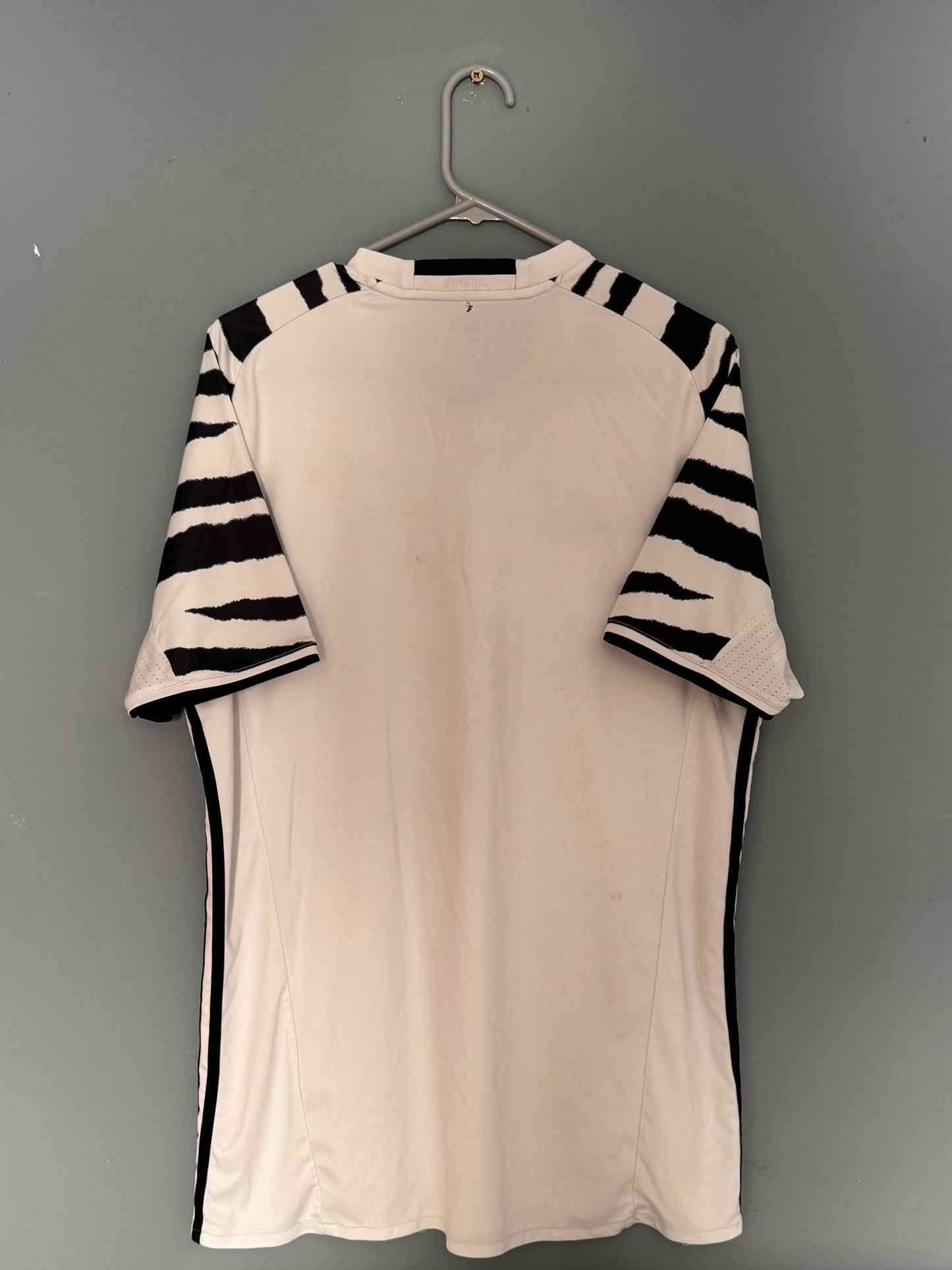 Juventus Football Shirt - 2016 / 2017 - Third - Large