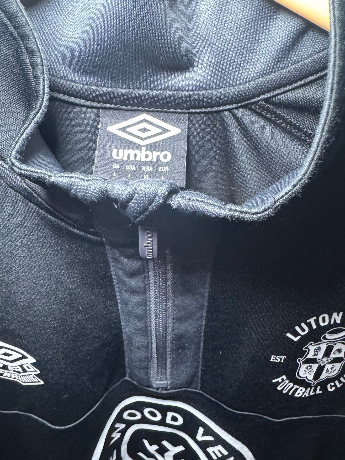 Luton Town Football Shirt - 2022 / 2023 - Training 1/4 Zip - Large