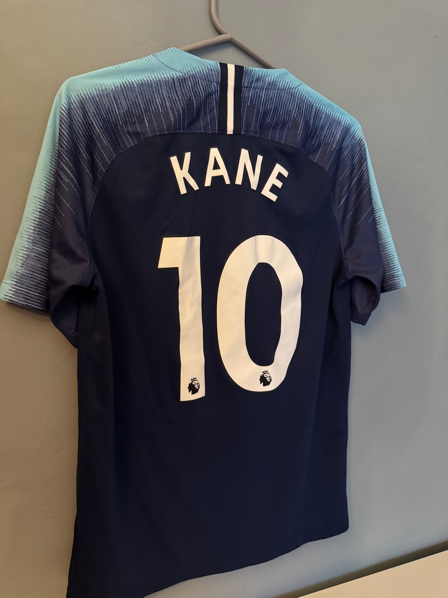 Tottenham Hotspur Football Shirt - 2018 / 2019 - Away - Medium - #10 Harry Kane
