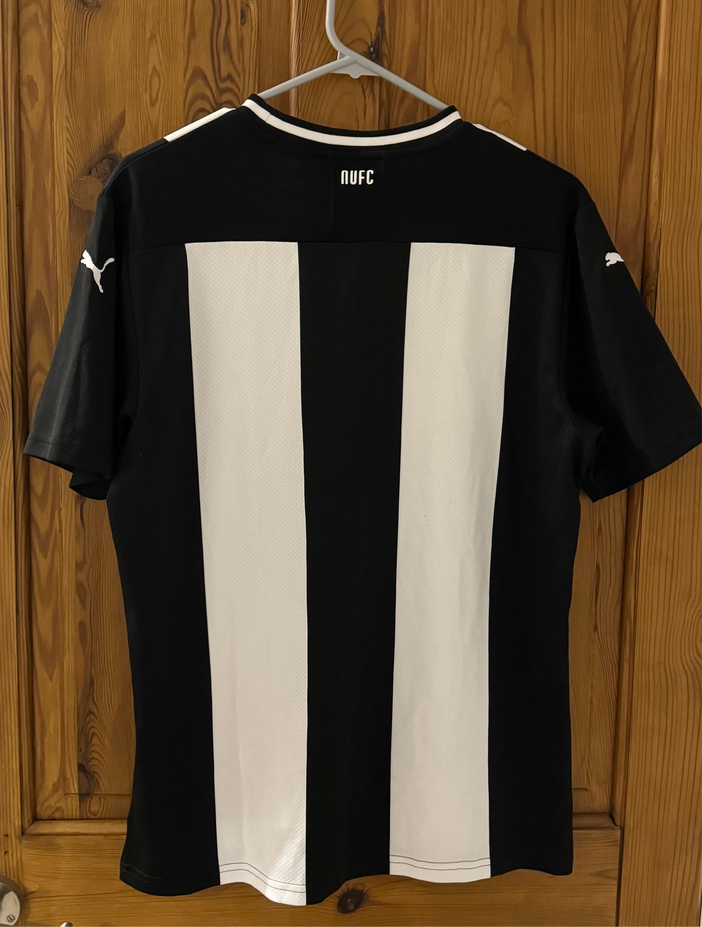 Newcastle Football Shirt - 2019 / 2020 - Home - Medium