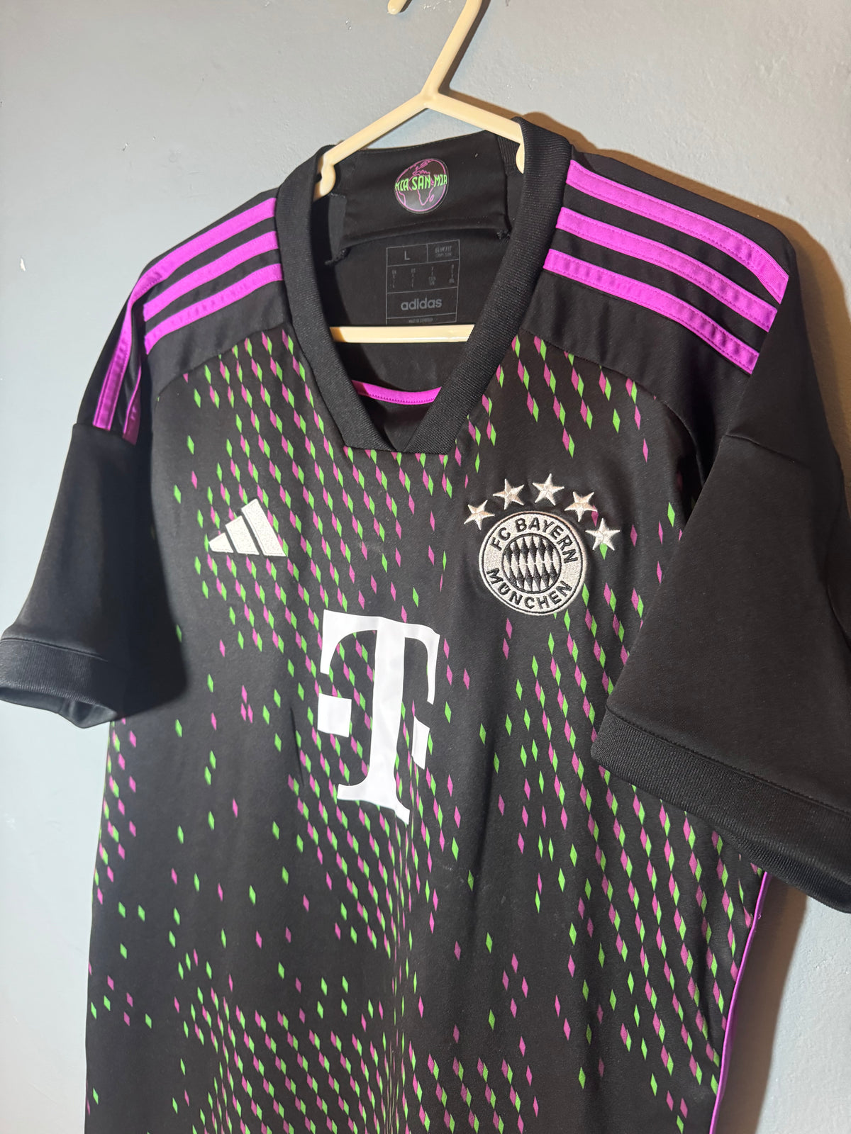 Bayern Munich Football Shirt - 2023 / 2024 - Away - Large