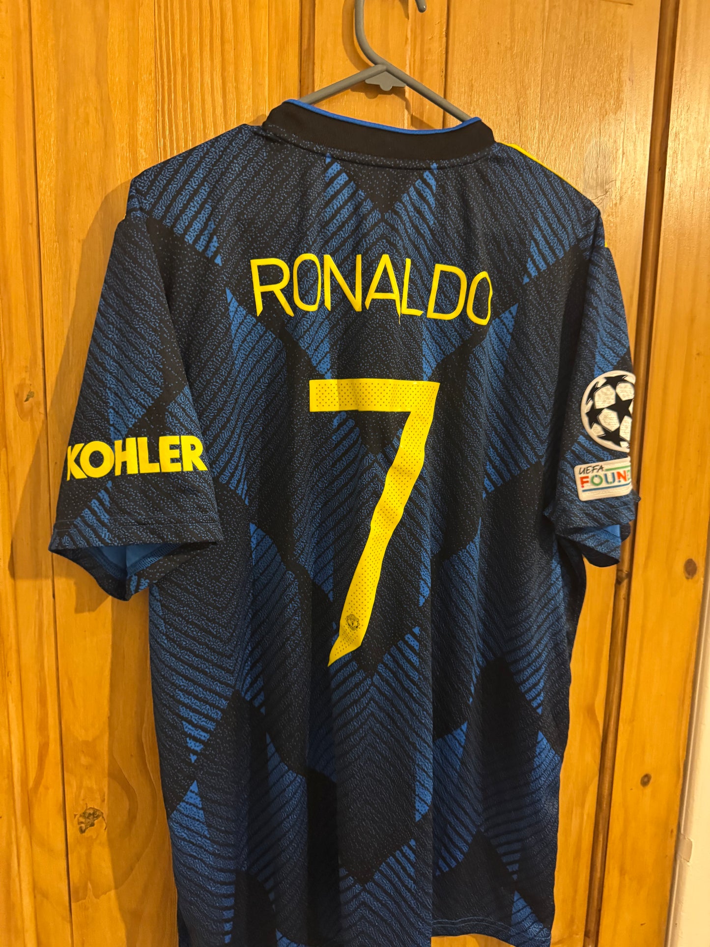 Manchester United Football Shirt - 2021 / 2022 - Third - XL - 7 Ronaldo CL Patch