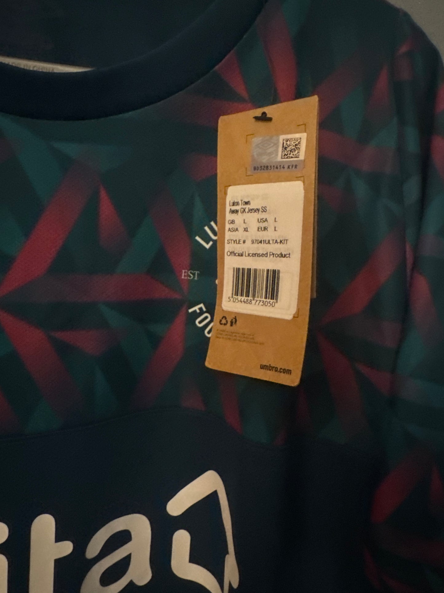 Luton Town Football Shirt - 2022 / 2023 - GK - Goalkeeper Away - Large - Rare