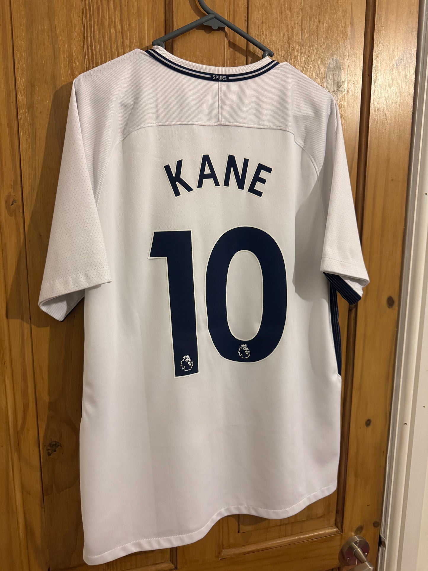 Tottenham Hotspur Football Shirt - 2017 / 2018 - Home - Large - #10 Harry Kane