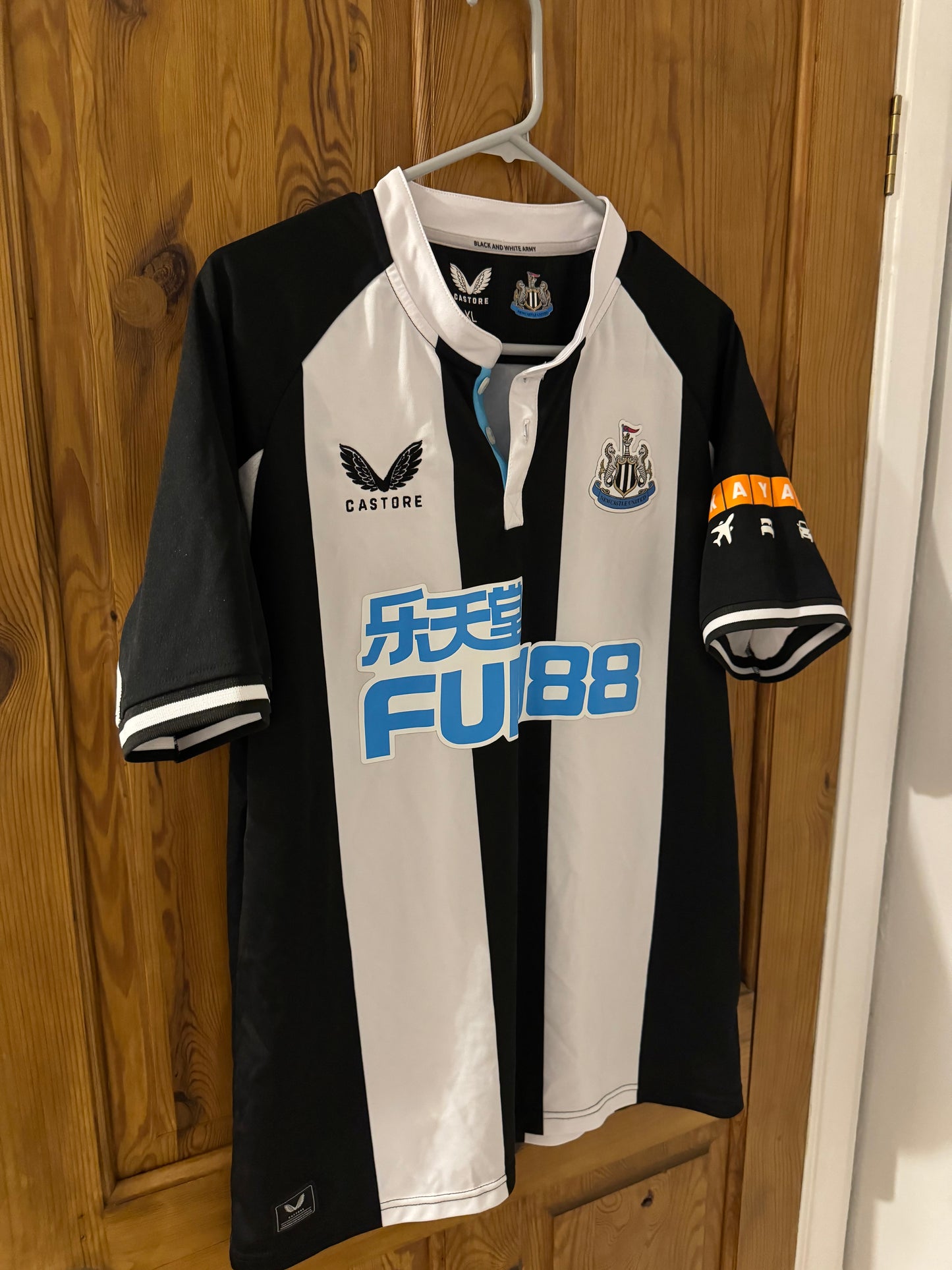 Newcastle United Football Shirt - 2018 / 2019 - Home - XL