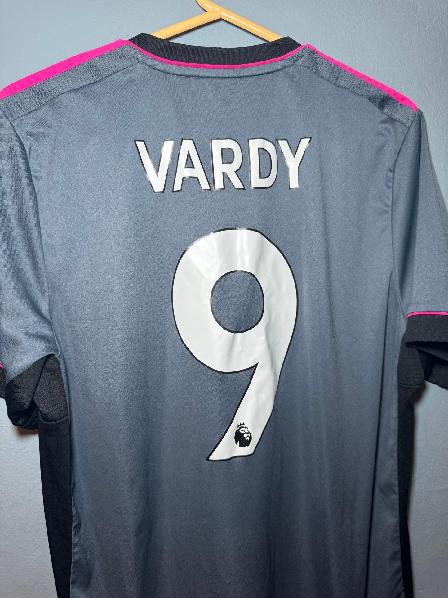 Leicester City Football Shirt - 2021 / 2022 - Third - Large - #9 Jamie Vardy