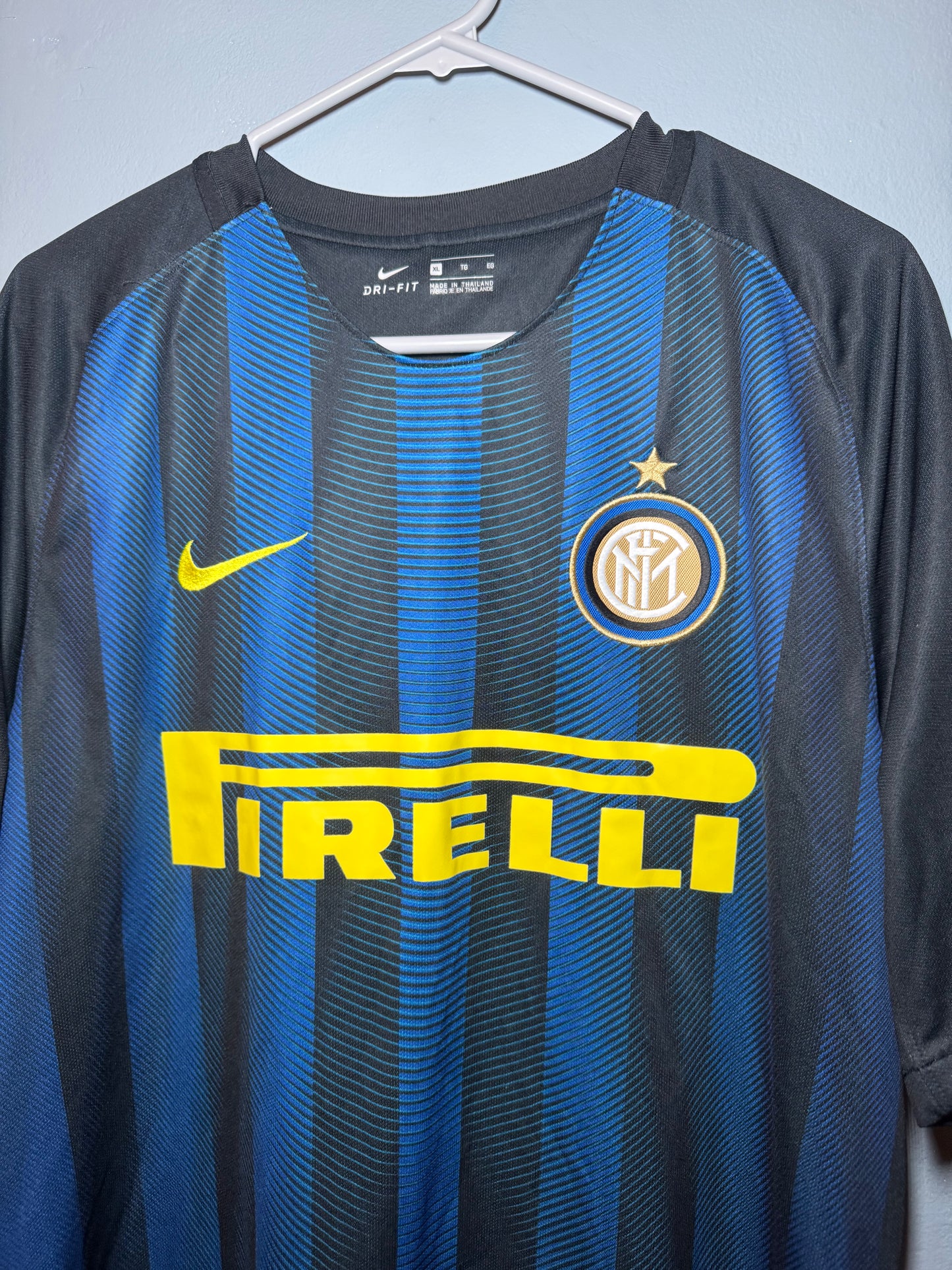 Inter Milan Football Shirt - 2016 / 2017 - Home - XL