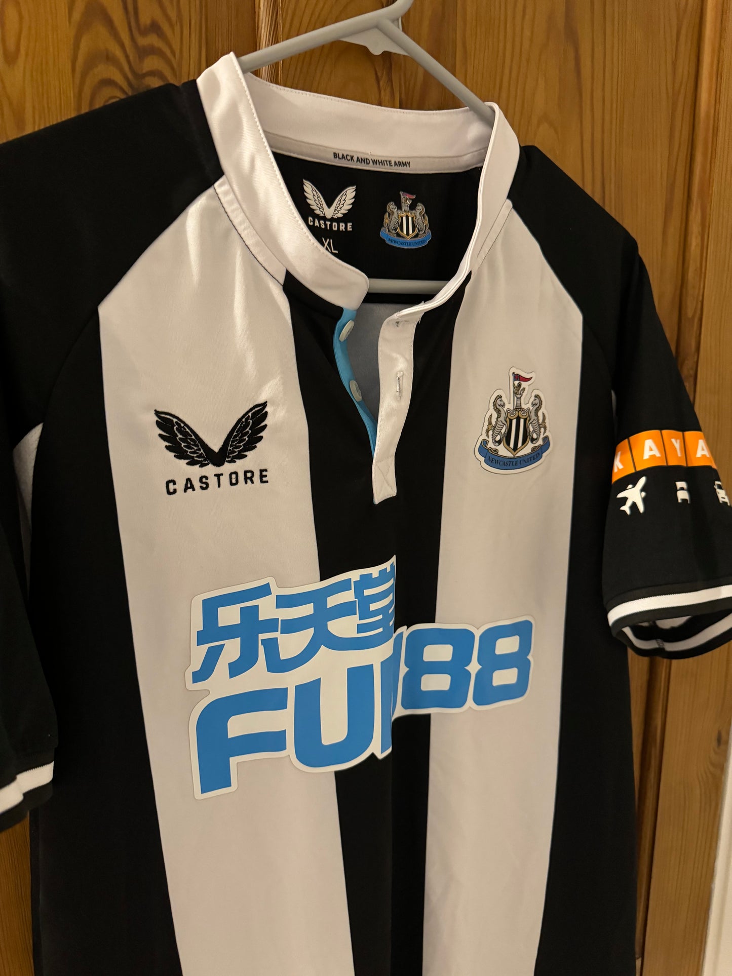 Newcastle United Football Shirt - 2018 / 2019 - Home - XL
