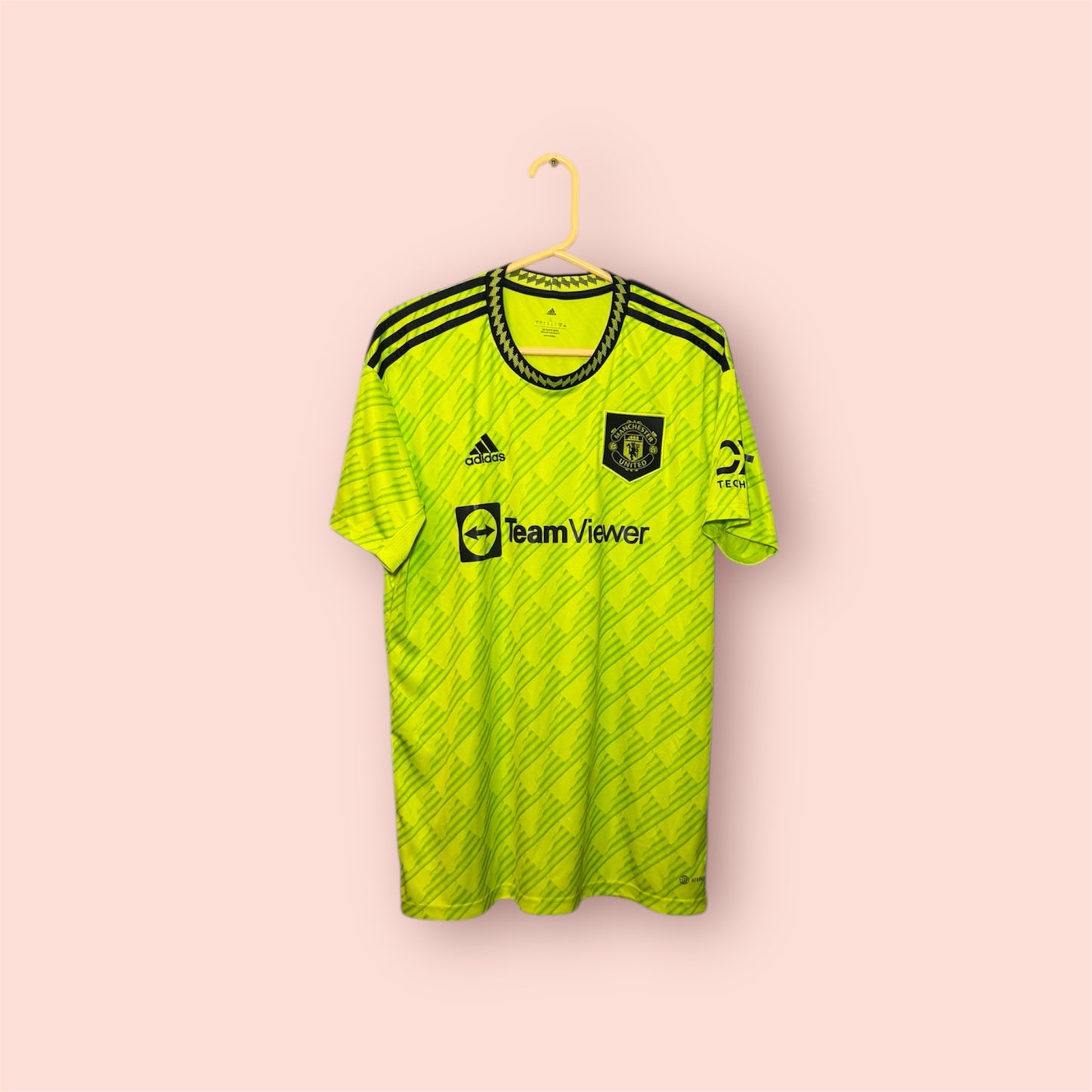 Manchester United Football Shirt - 2022 / 2023 - Third - Large - #8 Bruno Fernandes