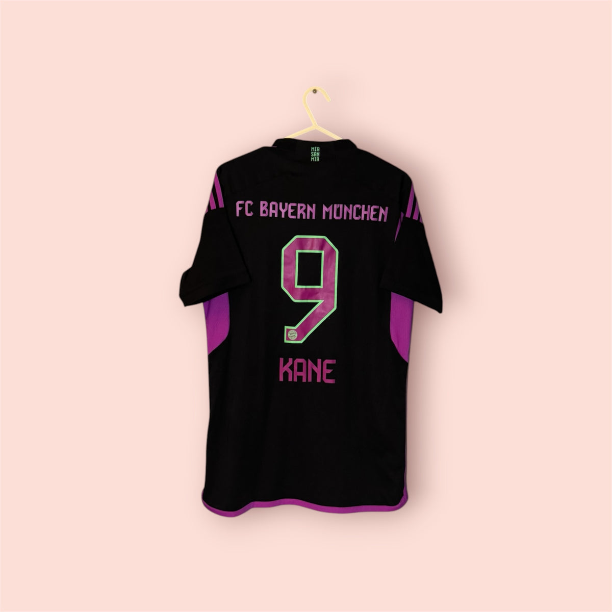 Bayern Munich Football Shirt - 2023 / 2024 - Away - Medium - #9 Harry Kane