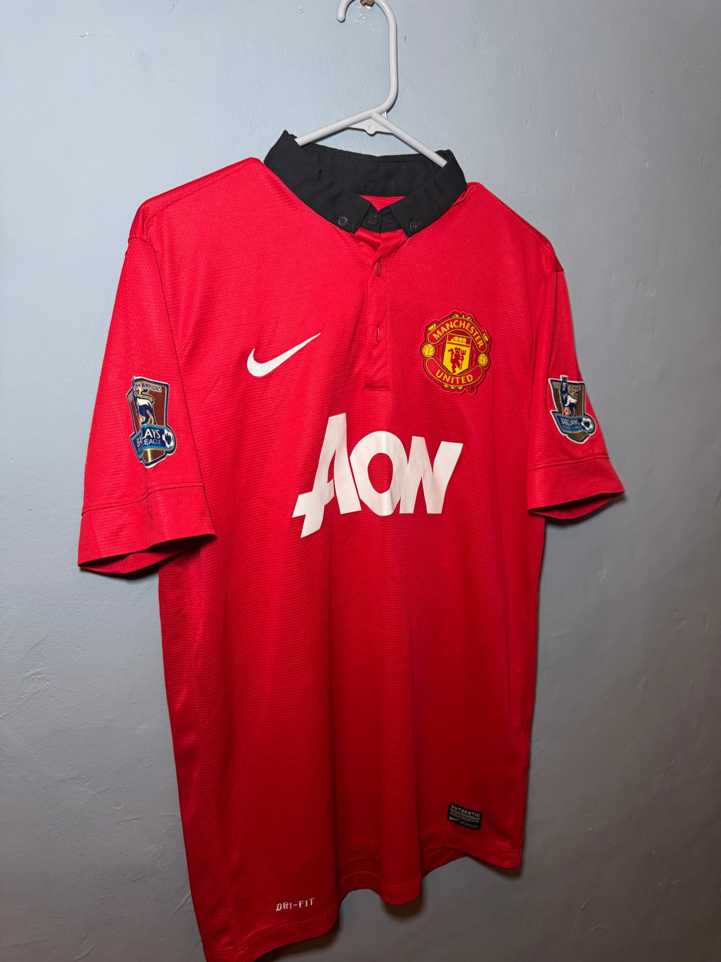 Manchester United Football Shirt - 2013 / 2014 - Home - Medium - #20 van Persie
