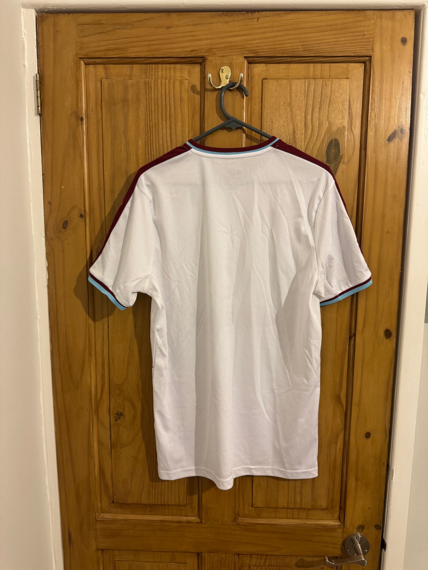 Burnley Football Shirt - Away - 2017 / 2018 - Medium